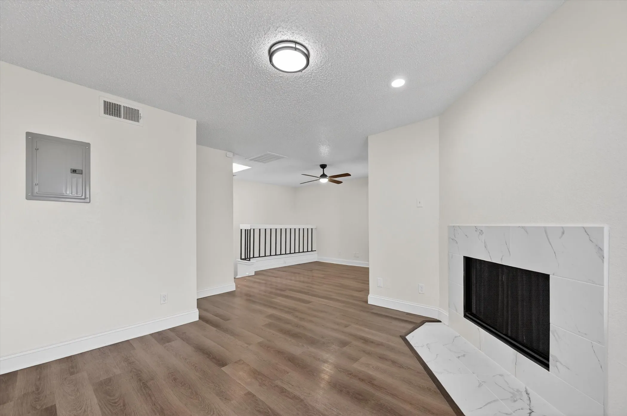 Condominium For Sale in Dallas County , 336 Melrose Drive 21D, Richardson, Texas 75080, 1 Bedroom, 2 Bathroom, 2 Garage spaces, 920 Sqft, built in 1984, mls#21287234, Real Estate Agent in Richardson, Homes For Sale in Dallas county, Homes For Sale in Richardson, Realtor in Richardson Texas, Real Estate Brokerage Independent Realty Texas, Luminita Cordes Realtor