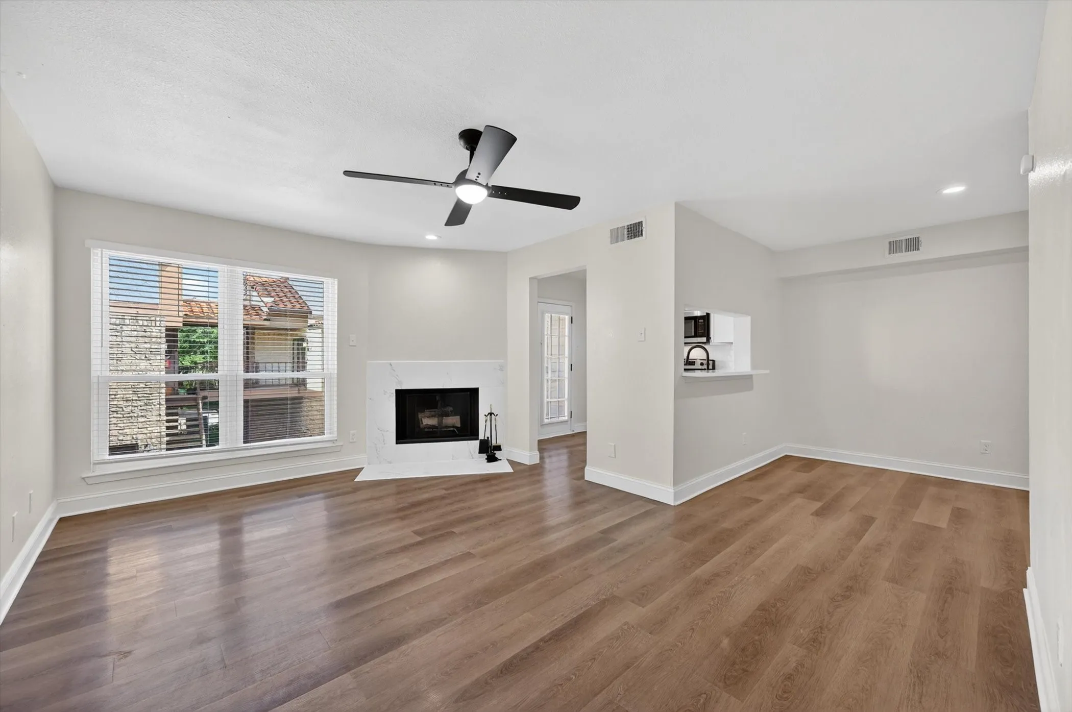 Condominium For Sale in Dallas County , 336 Melrose Drive 21D, Richardson, Texas 75080, 1 Bedroom, 2 Bathroom, 2 Garage spaces, 920 Sqft, built in 1984, mls#21287234, Real Estate Agent in Richardson, Homes For Sale in Dallas county, Homes For Sale in Richardson, Realtor in Richardson Texas, Real Estate Brokerage Independent Realty Texas, Luminita Cordes Realtor