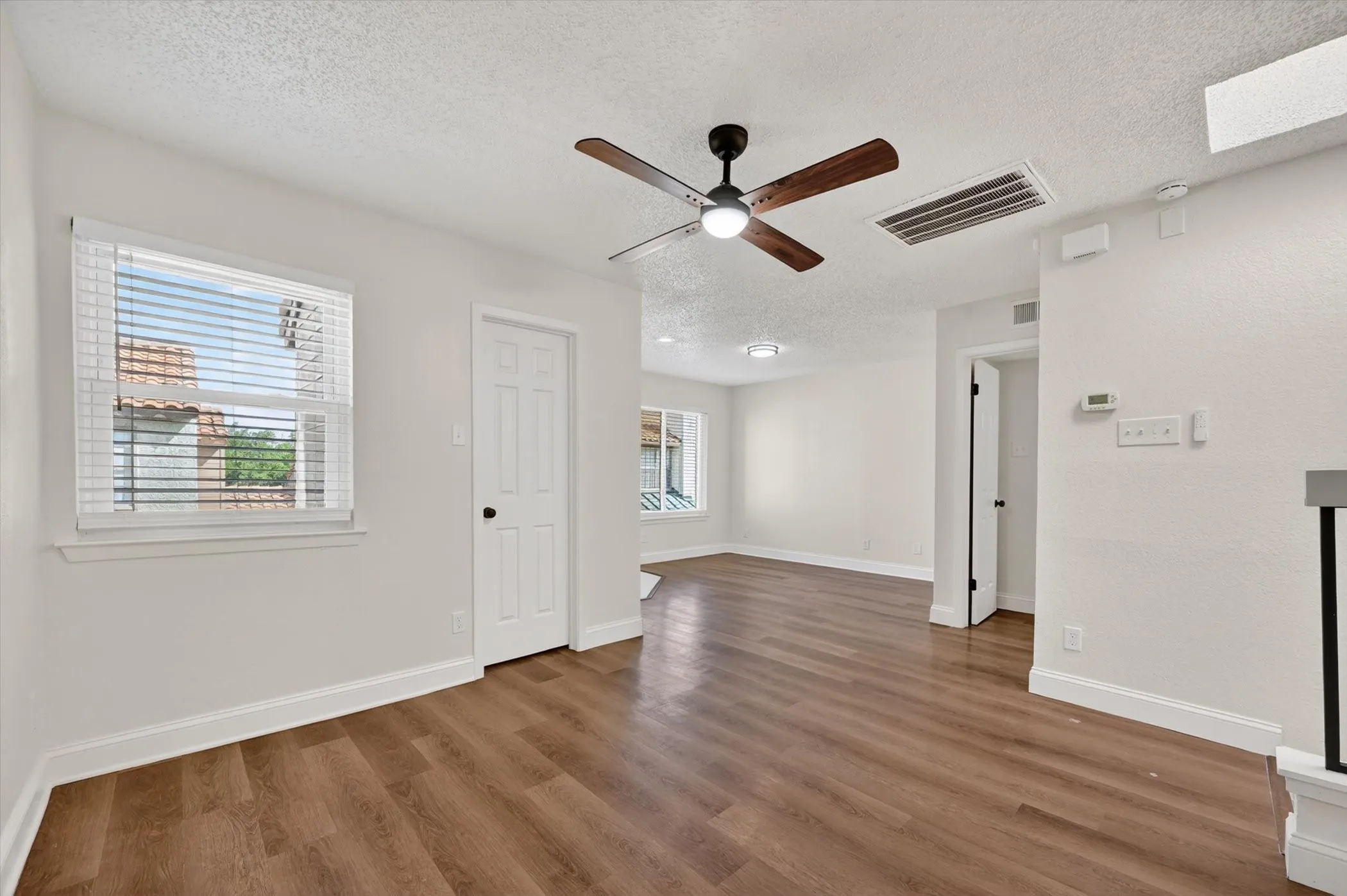 Condominium For Sale in Dallas County , 336 Melrose Drive 21D, Richardson, Texas 75080, 1 Bedroom, 2 Bathroom, 2 Garage spaces, 920 Sqft, built in 1984, mls#21287234, Real Estate Agent in Richardson, Homes For Sale in Dallas county, Homes For Sale in Richardson, Realtor in Richardson Texas, Real Estate Brokerage Independent Realty Texas, Luminita Cordes Realtor