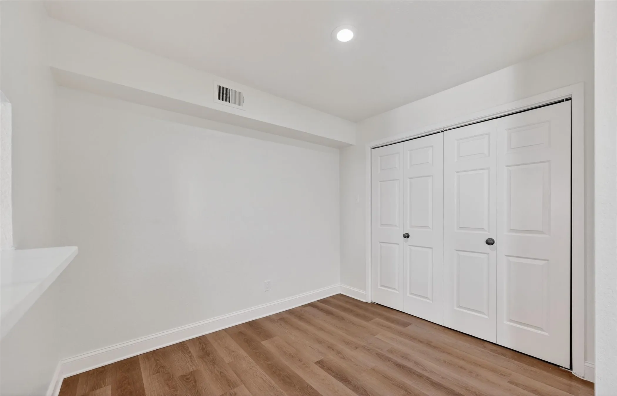 Condominium For Sale in Dallas County , 336 Melrose Drive 21D, Richardson, Texas 75080, 1 Bedroom, 2 Bathroom, 2 Garage spaces, 920 Sqft, built in 1984, mls#21287234, Real Estate Agent in Richardson, Homes For Sale in Dallas county, Homes For Sale in Richardson, Realtor in Richardson Texas, Real Estate Brokerage Independent Realty Texas, Luminita Cordes Realtor