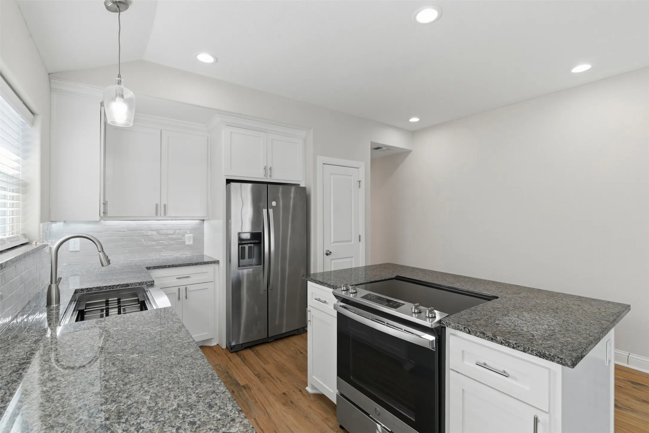 Duplex For Sale in Grayson County , 802-804 N Broughton Street, Sherman, Texas 75090, 6 Bedroom, 4 Bathroom, Garage spaces, 0 Sqft, built in 2020, mls#21287441, Real Estate Agent in Sherman, Homes For Sale in Grayson county, Homes For Sale in Sherman, Realtor in Sherman Texas, Real Estate Brokerage Independent Realty Texas, Luminita Cordes Realtor