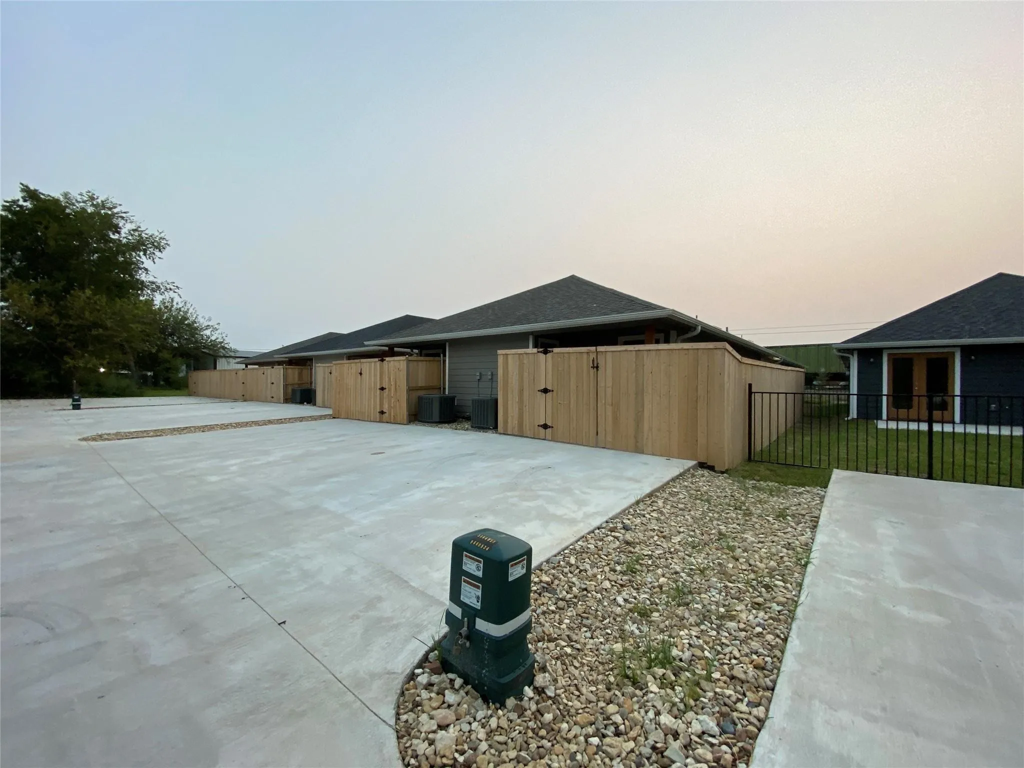 Duplex For Sale in Grayson County , 802-804 N Broughton Street, Sherman, Texas 75090, 6 Bedroom, 4 Bathroom, Garage spaces, 0 Sqft, built in 2020, mls#21287441, Real Estate Agent in Sherman, Homes For Sale in Grayson county, Homes For Sale in Sherman, Realtor in Sherman Texas, Real Estate Brokerage Independent Realty Texas, Luminita Cordes Realtor