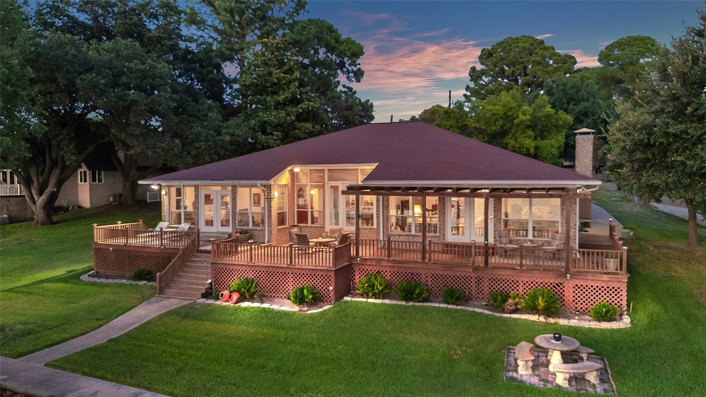Single Family Residence For Sale in Henderson County , 144 Redondo Drive, Gun Barrel City, Texas 75156, 3 Bedrooms, 4 Bathrooms, 2 Garage spaces, 3,601 Sqft, built in 1968, Price $1,299,000, mls#21287921, Real Estate Agent in Gun Barrel City, Homes For Sale in Henderson county, Homes For Sale in Gun Barrel City, Realtor in Gun Barrel City Texas, Real Estate Brokerage Independent Realty Texas, Luminita Cordes Realtor