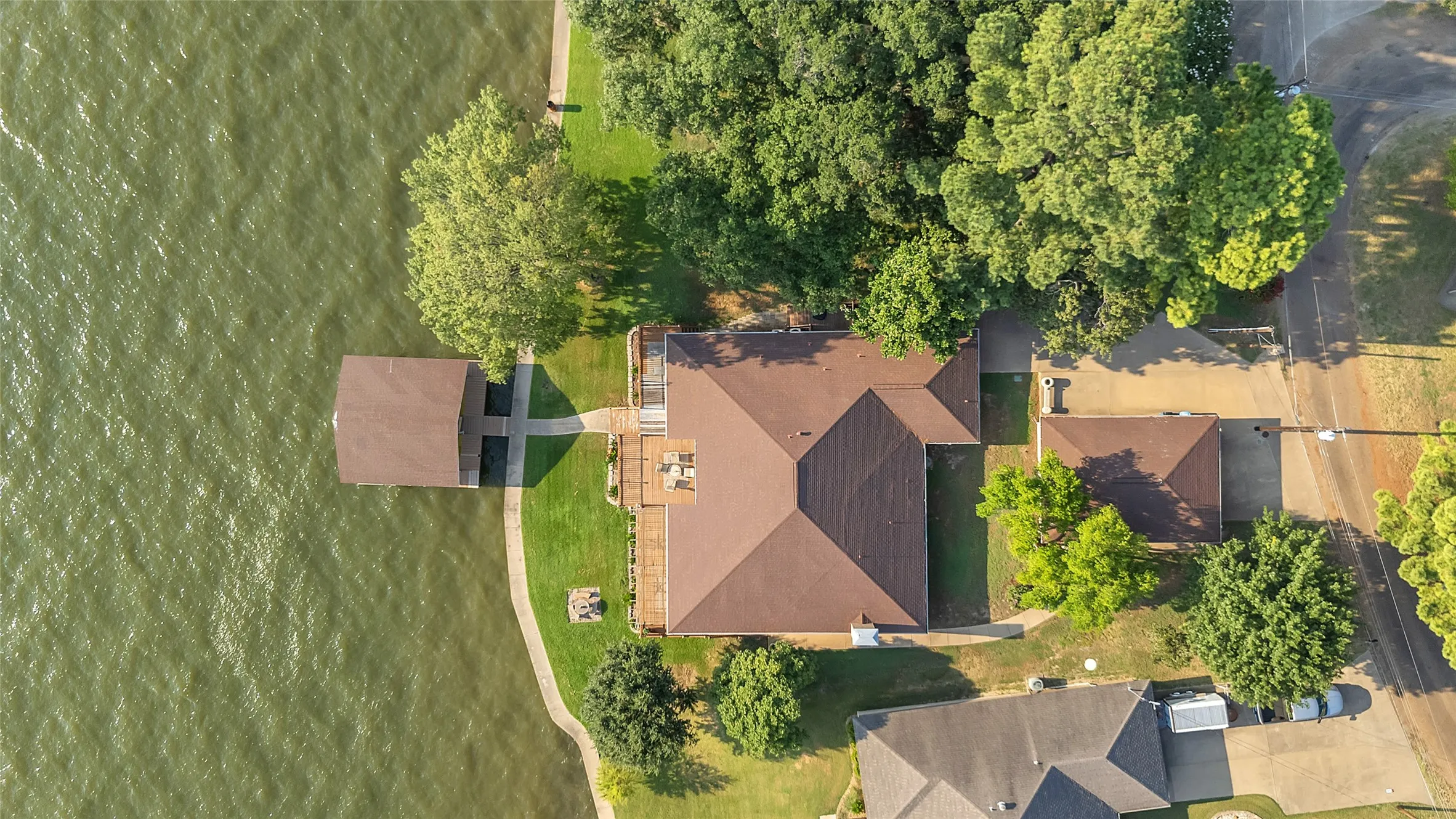 Birds eye view of property