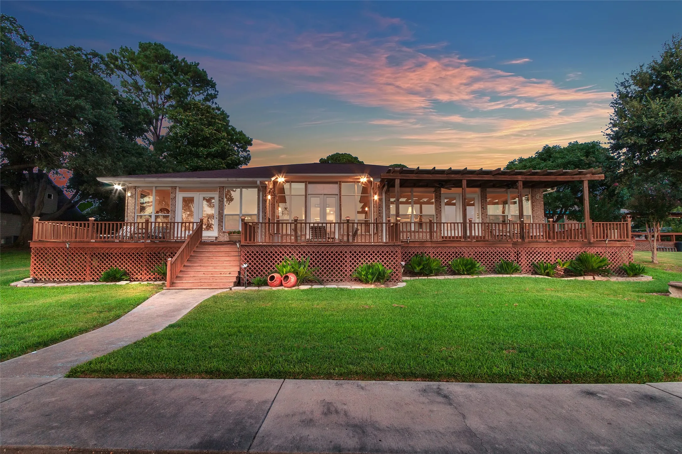 Single Family Residence For Sale in Henderson County , 144 Redondo Drive, Gun Barrel City, Texas 75156, 3 Bedrooms, 4 Bathrooms, 2 Garage spaces, 3,601 Sqft, built in 1968, Price $1,299,000, mls#21287921, Real Estate Agent in Gun Barrel City, Homes For Sale in Henderson county, Homes For Sale in Gun Barrel City, Realtor in Gun Barrel City Texas, Real Estate Brokerage Independent Realty Texas, Luminita Cordes Realtor