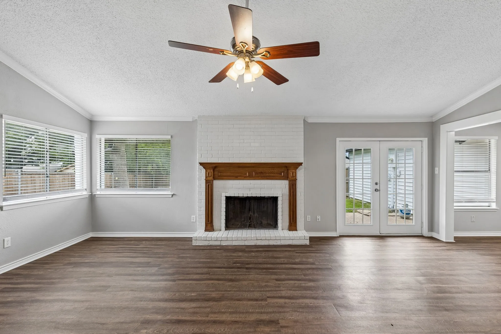 Single Family Residence For Sale in Denton County , 2123 Sheraton Drive, Carrollton, Texas 75007, 4 Bedroom, 2 Bathroom, 2 Garage spaces, 1,524 Sqft, built in 1973, mls#21286621, Real Estate Agent in Carrollton, Homes For Sale in Denton county, Homes For Sale in Carrollton, Realtor in Carrollton Texas, Real Estate Brokerage Independent Realty Texas, Luminita Cordes Realtor