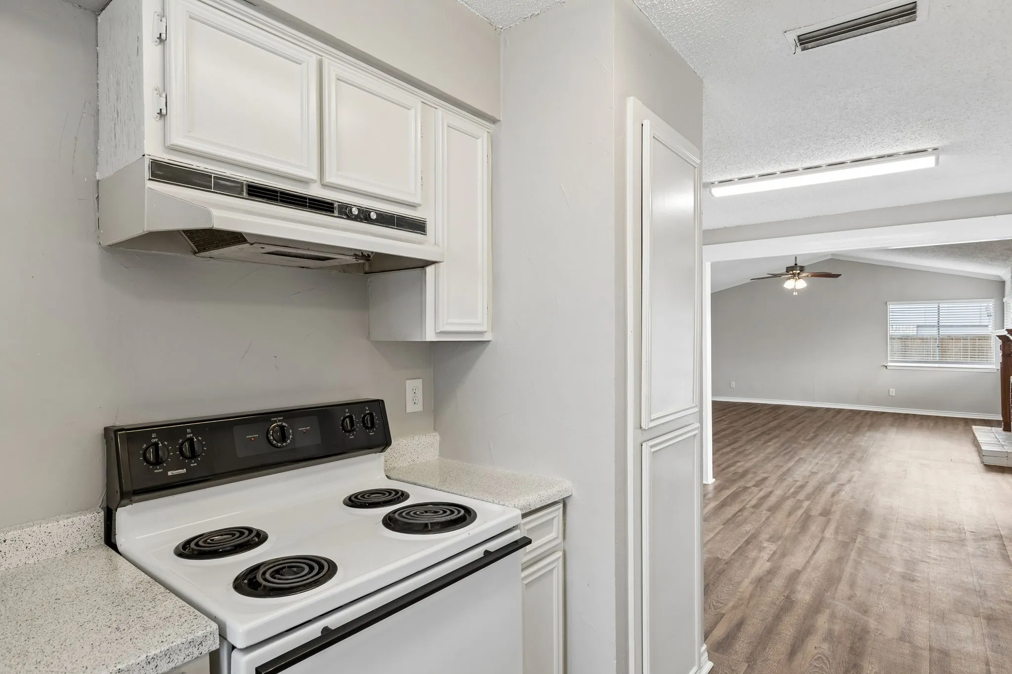 Single Family Residence For Sale in Denton County , 2123 Sheraton Drive, Carrollton, Texas 75007, 4 Bedroom, 2 Bathroom, 2 Garage spaces, 1,524 Sqft, built in 1973, mls#21286621, Real Estate Agent in Carrollton, Homes For Sale in Denton county, Homes For Sale in Carrollton, Realtor in Carrollton Texas, Real Estate Brokerage Independent Realty Texas, Luminita Cordes Realtor