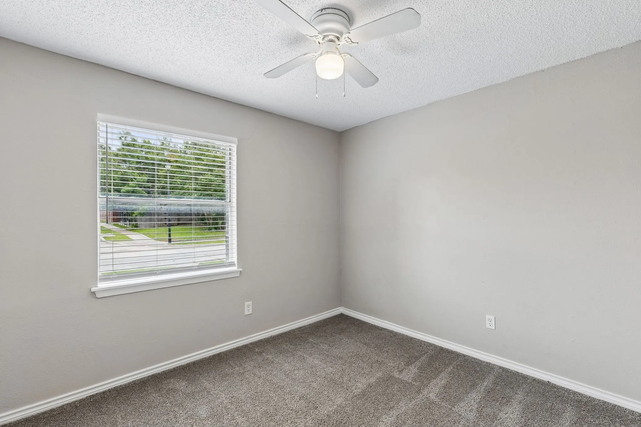 Single Family Residence For Sale in Denton County , 2123 Sheraton Drive, Carrollton, Texas 75007, 4 Bedroom, 2 Bathroom, 2 Garage spaces, 1,524 Sqft, built in 1973, mls#21286621, Real Estate Agent in Carrollton, Homes For Sale in Denton county, Homes For Sale in Carrollton, Realtor in Carrollton Texas, Real Estate Brokerage Independent Realty Texas, Luminita Cordes Realtor