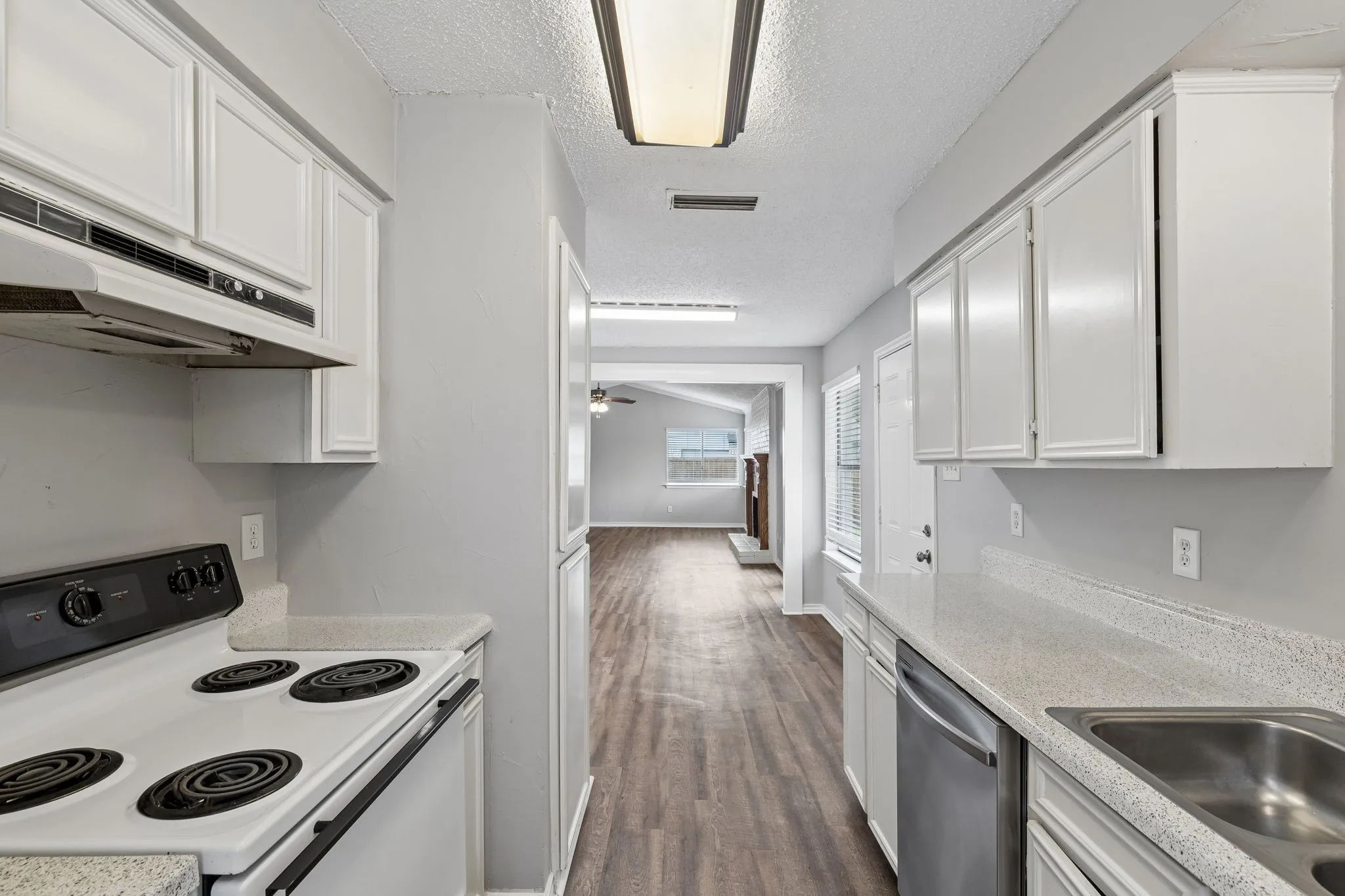 Single Family Residence For Sale in Denton County , 2123 Sheraton Drive, Carrollton, Texas 75007, 4 Bedroom, 2 Bathroom, 2 Garage spaces, 1,524 Sqft, built in 1973, mls#21286621, Real Estate Agent in Carrollton, Homes For Sale in Denton county, Homes For Sale in Carrollton, Realtor in Carrollton Texas, Real Estate Brokerage Independent Realty Texas, Luminita Cordes Realtor