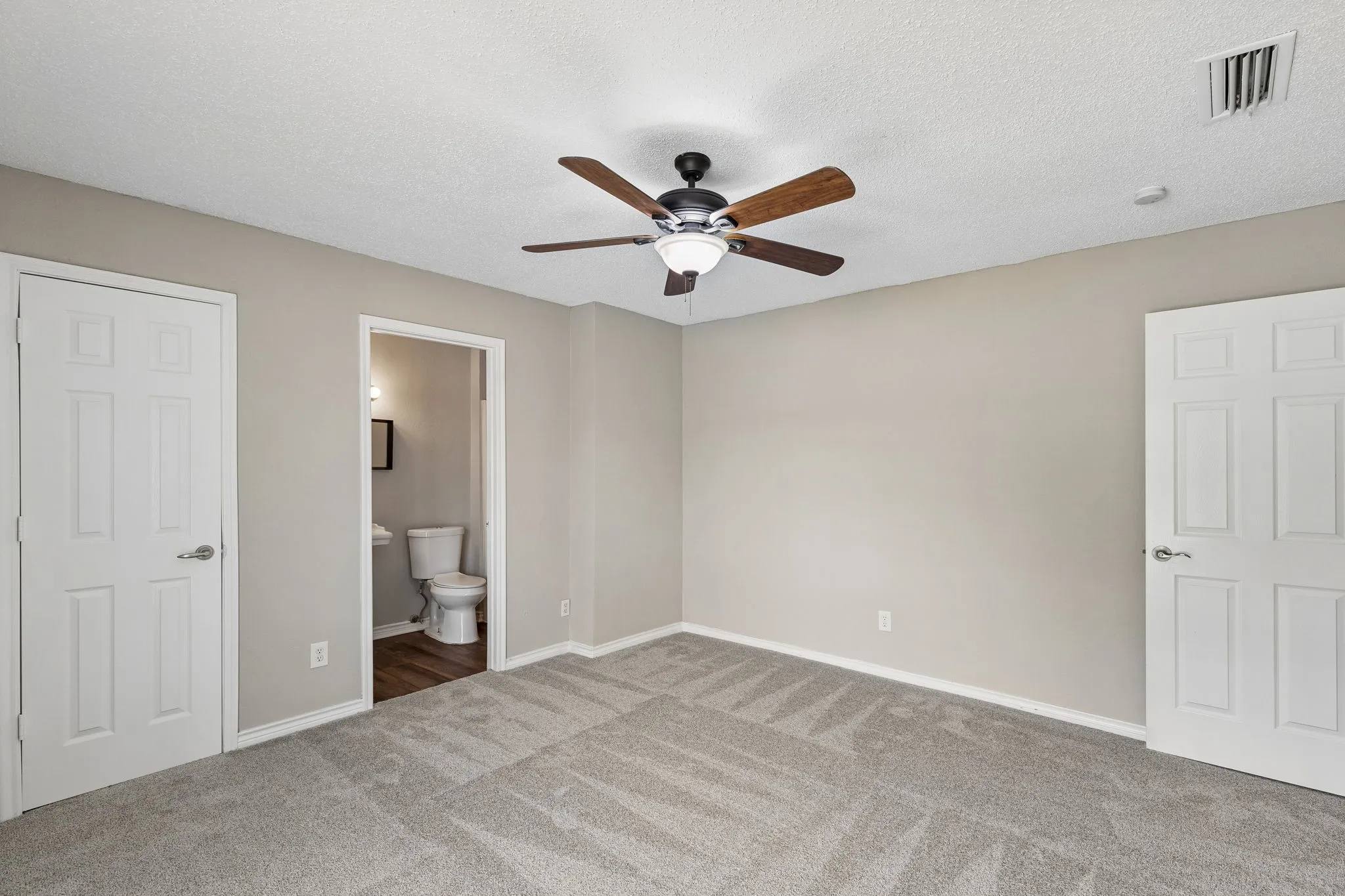 Single Family Residence For Sale in Denton County , 2123 Sheraton Drive, Carrollton, Texas 75007, 4 Bedroom, 2 Bathroom, 2 Garage spaces, 1,524 Sqft, built in 1973, mls#21286621, Real Estate Agent in Carrollton, Homes For Sale in Denton county, Homes For Sale in Carrollton, Realtor in Carrollton Texas, Real Estate Brokerage Independent Realty Texas, Luminita Cordes Realtor
