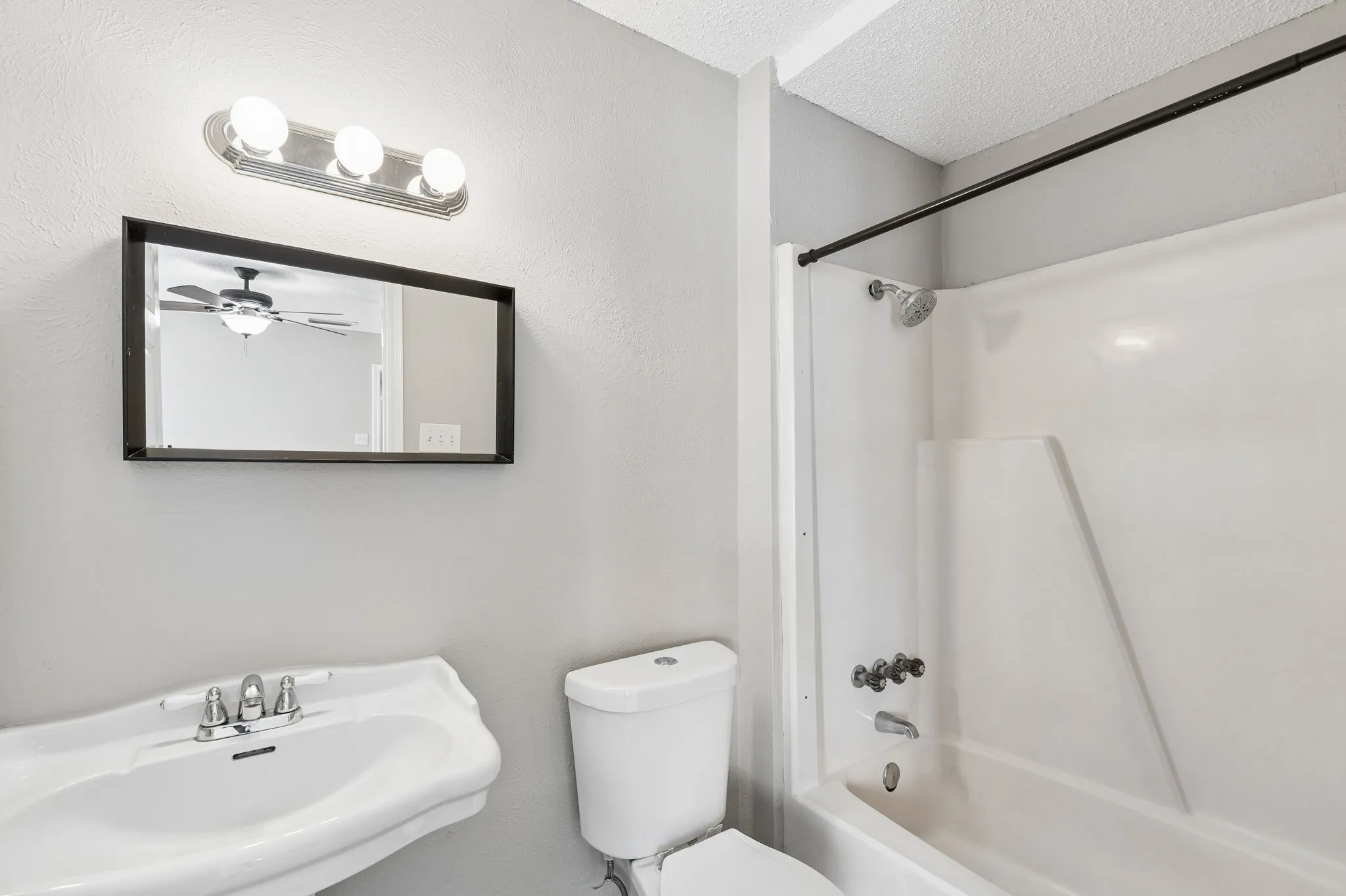 Single Family Residence For Sale in Denton County , 2123 Sheraton Drive, Carrollton, Texas 75007, 4 Bedroom, 2 Bathroom, 2 Garage spaces, 1,524 Sqft, built in 1973, mls#21286621, Real Estate Agent in Carrollton, Homes For Sale in Denton county, Homes For Sale in Carrollton, Realtor in Carrollton Texas, Real Estate Brokerage Independent Realty Texas, Luminita Cordes Realtor