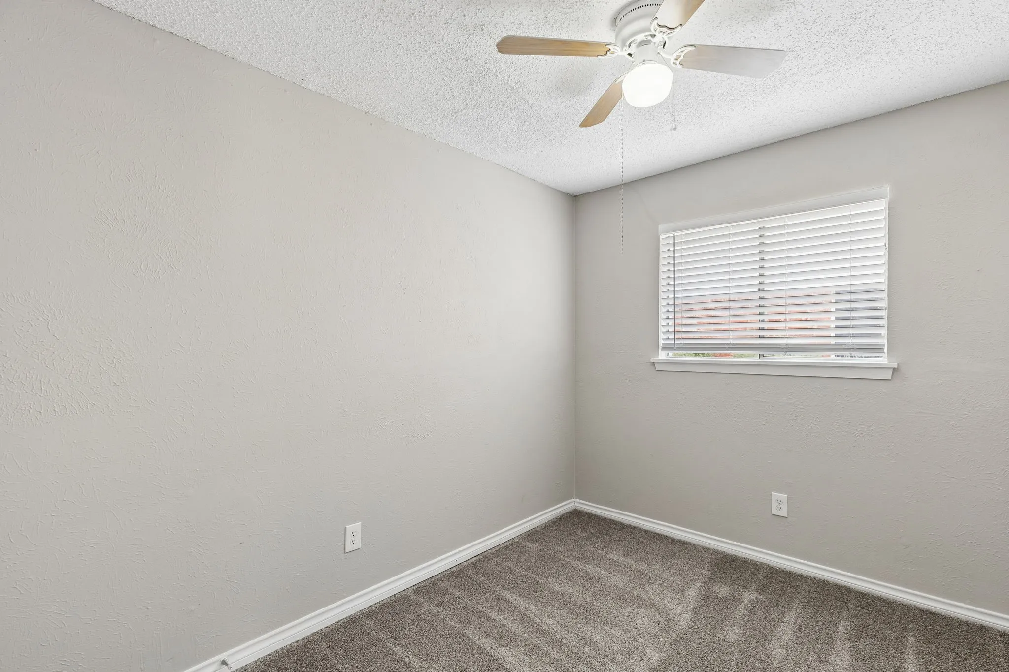 Single Family Residence For Sale in Denton County , 2123 Sheraton Drive, Carrollton, Texas 75007, 4 Bedroom, 2 Bathroom, 2 Garage spaces, 1,524 Sqft, built in 1973, mls#21286621, Real Estate Agent in Carrollton, Homes For Sale in Denton county, Homes For Sale in Carrollton, Realtor in Carrollton Texas, Real Estate Brokerage Independent Realty Texas, Luminita Cordes Realtor
