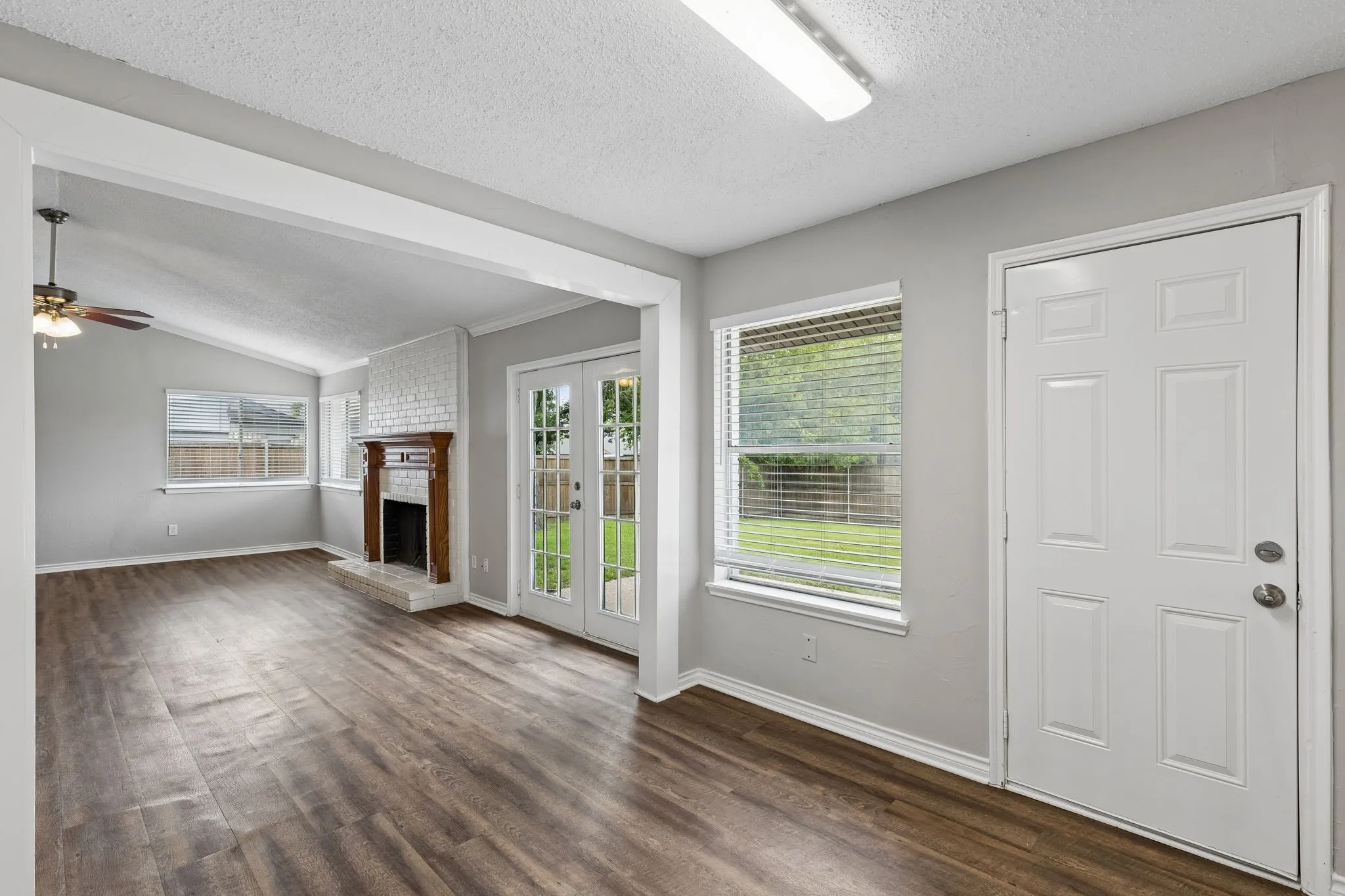 Single Family Residence For Sale in Denton County , 2123 Sheraton Drive, Carrollton, Texas 75007, 4 Bedroom, 2 Bathroom, 2 Garage spaces, 1,524 Sqft, built in 1973, mls#21286621, Real Estate Agent in Carrollton, Homes For Sale in Denton county, Homes For Sale in Carrollton, Realtor in Carrollton Texas, Real Estate Brokerage Independent Realty Texas, Luminita Cordes Realtor