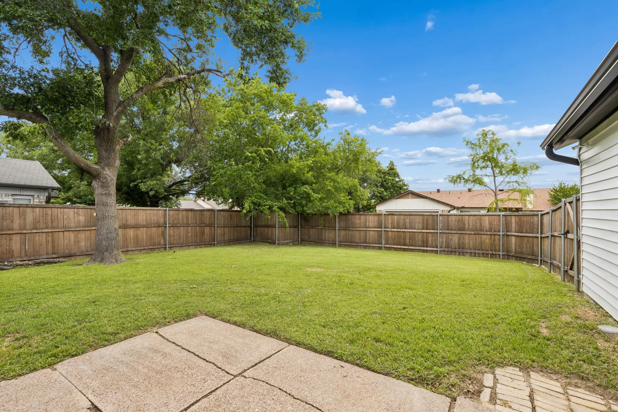 Single Family Residence For Sale in Denton County , 2123 Sheraton Drive, Carrollton, Texas 75007, 4 Bedroom, 2 Bathroom, 2 Garage spaces, 1,524 Sqft, built in 1973, mls#21286621, Real Estate Agent in Carrollton, Homes For Sale in Denton county, Homes For Sale in Carrollton, Realtor in Carrollton Texas, Real Estate Brokerage Independent Realty Texas, Luminita Cordes Realtor