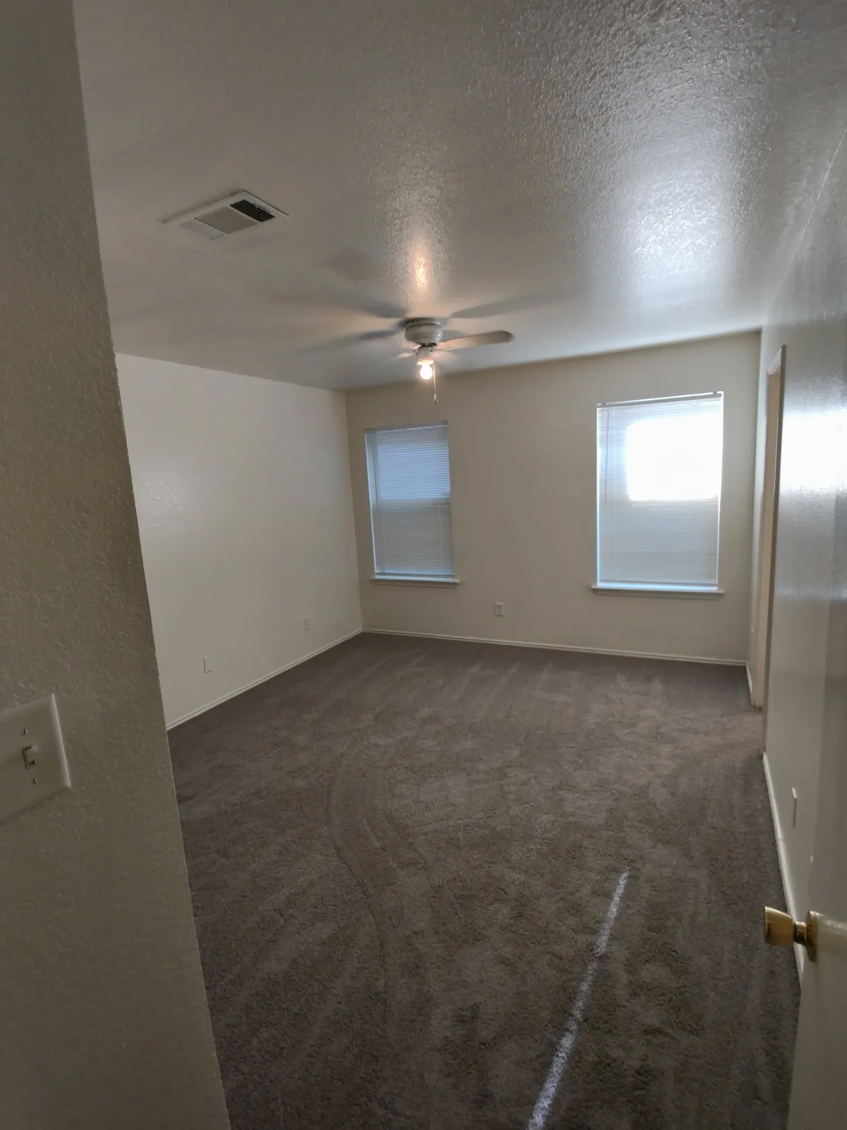 Single Family Residence For Rent in Dallas County , 247 Cliff Heights Circle, Dallas, Texas 75241, 3 Bedroom, 2 Bathroom, 2 Garage spaces, 1,166 Sqft, built in 2004, mls#21287946, Real Estate Agent in Dallas, Homes For Rent in Dallas county, Homes For Rent in Dallas, Realtor in Dallas Texas, Real Estate Brokerage Independent Realty Texas, Luminita Cordes Realtor