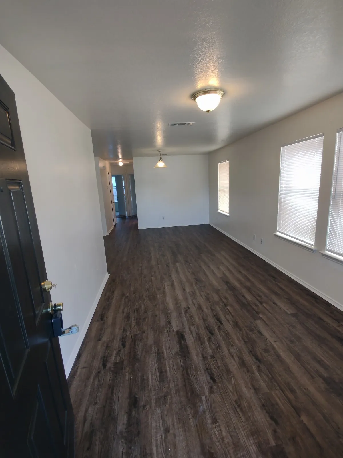 Single Family Residence For Rent in Dallas County , 247 Cliff Heights Circle, Dallas, Texas 75241, 3 Bedroom, 2 Bathroom, 2 Garage spaces, 1,166 Sqft, built in 2004, mls#21287946, Real Estate Agent in Dallas, Homes For Rent in Dallas county, Homes For Rent in Dallas, Realtor in Dallas Texas, Real Estate Brokerage Independent Realty Texas, Luminita Cordes Realtor