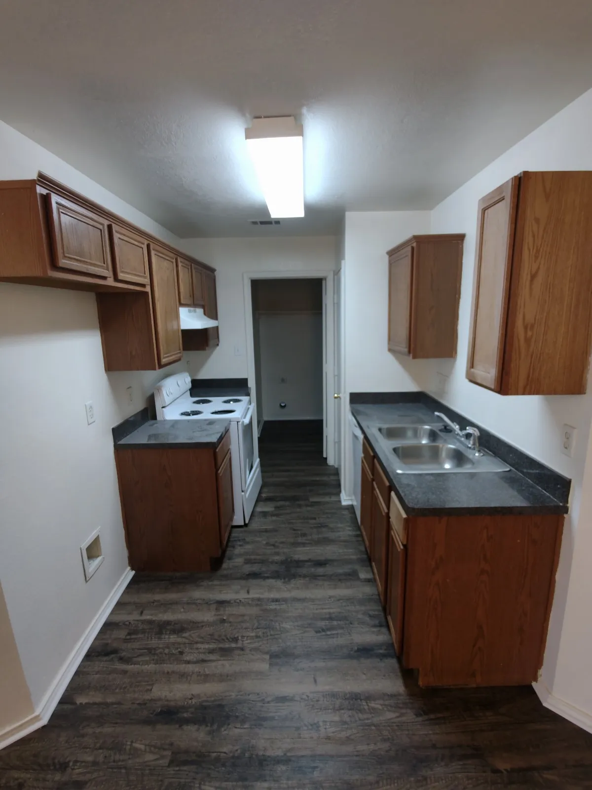 Single Family Residence For Rent in Dallas County , 247 Cliff Heights Circle, Dallas, Texas 75241, 3 Bedroom, 2 Bathroom, 2 Garage spaces, 1,166 Sqft, built in 2004, mls#21287946, Real Estate Agent in Dallas, Homes For Rent in Dallas county, Homes For Rent in Dallas, Realtor in Dallas Texas, Real Estate Brokerage Independent Realty Texas, Luminita Cordes Realtor