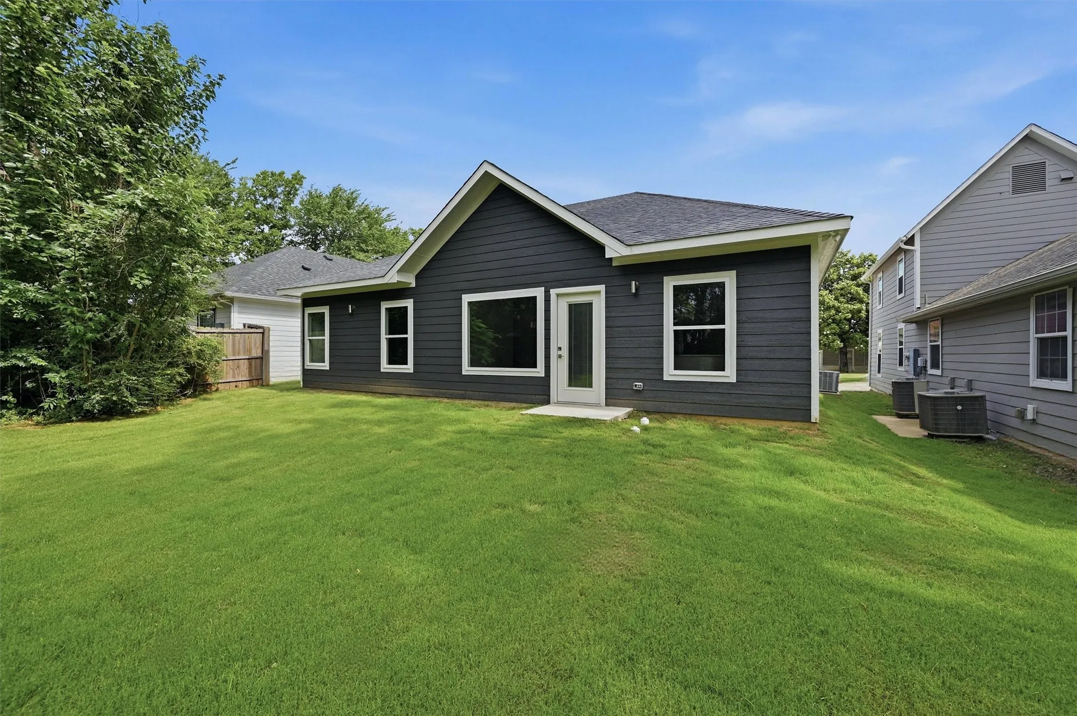 Single Family Residence For Sale in Grayson County , 110 W Hull Street, Denison, Texas 75021, 3 Bedroom, 2 Bathroom, 2 Garage spaces, 1,414 Sqft, built in 2026, mls#21286992, Real Estate Agent in Denison, Homes For Sale in Grayson county, Homes For Sale in Denison, Realtor in Denison Texas, Real Estate Brokerage Independent Realty Texas, Luminita Cordes Realtor