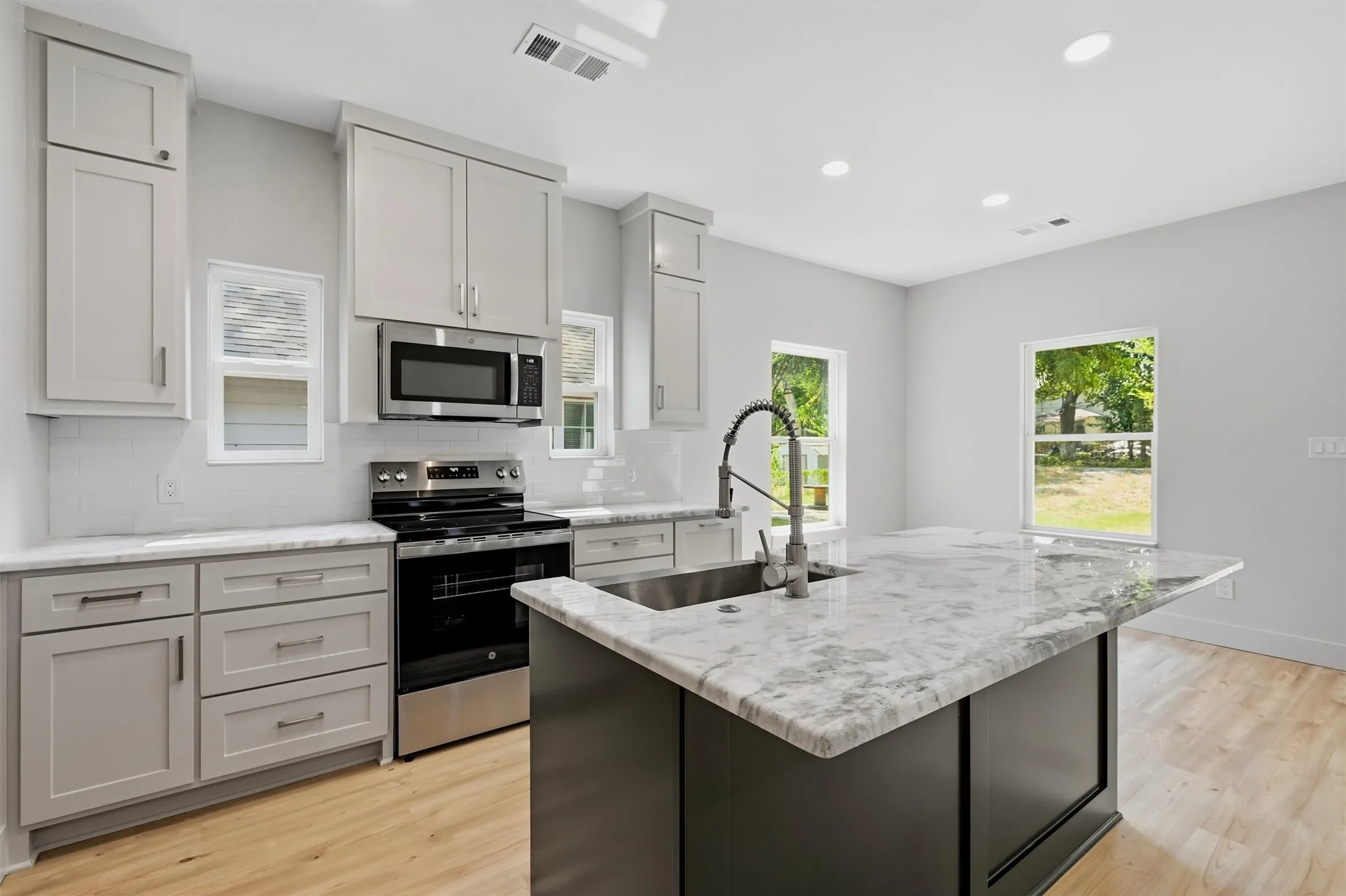Single Family Residence For Sale in Grayson County , 110 W Hull Street, Denison, Texas 75021, 3 Bedroom, 2 Bathroom, 2 Garage spaces, 1,414 Sqft, built in 2026, mls#21286992, Real Estate Agent in Denison, Homes For Sale in Grayson county, Homes For Sale in Denison, Realtor in Denison Texas, Real Estate Brokerage Independent Realty Texas, Luminita Cordes Realtor