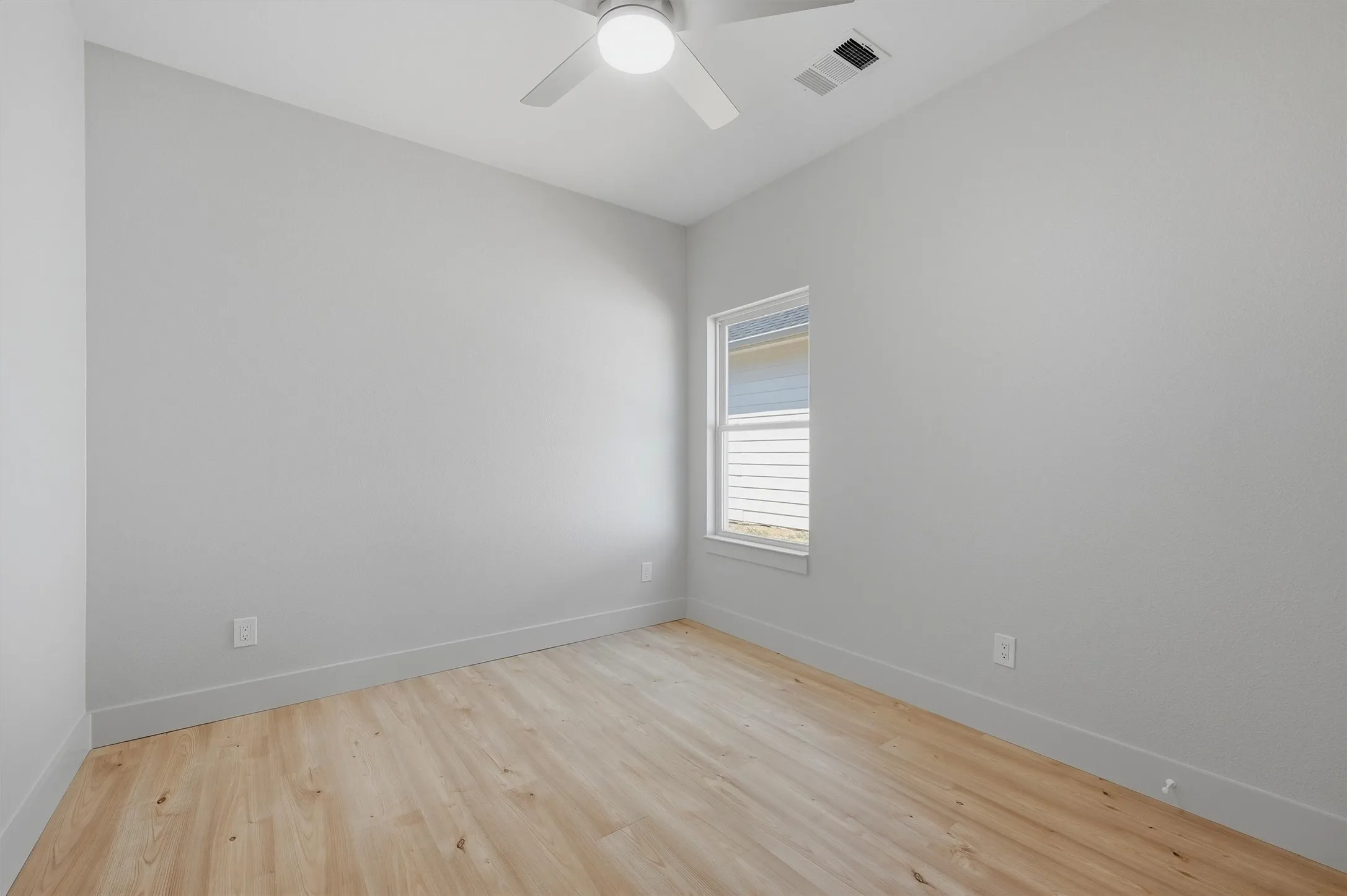 Single Family Residence For Sale in Grayson County , 110 W Hull Street, Denison, Texas 75021, 3 Bedroom, 2 Bathroom, 2 Garage spaces, 1,414 Sqft, built in 2026, mls#21286992, Real Estate Agent in Denison, Homes For Sale in Grayson county, Homes For Sale in Denison, Realtor in Denison Texas, Real Estate Brokerage Independent Realty Texas, Luminita Cordes Realtor