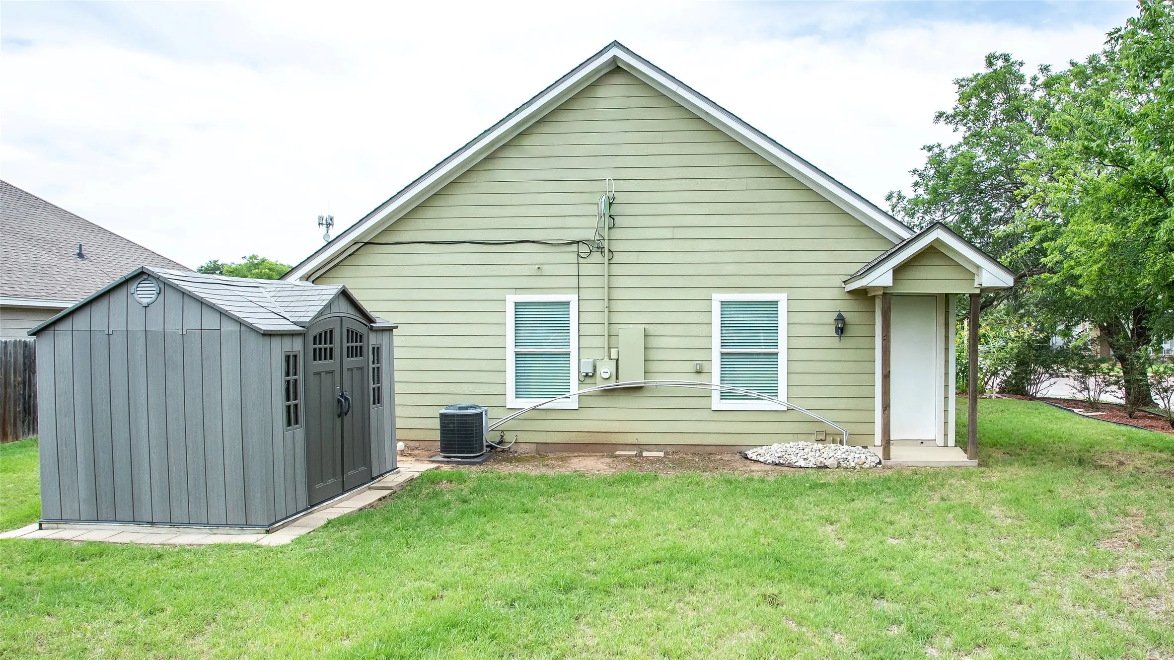 Single Family Residence For Sale in Young County , 206 W Oak, Olney, Texas 76374, 3 Bedroom, 2 Bathroom, Garage spaces, 1,312 Sqft, built in 2020, mls#21287968, Real Estate Agent in Olney, Homes For Sale in Young county, Homes For Sale in Olney, Realtor in Olney Texas, Real Estate Brokerage Independent Realty Texas, Luminita Cordes Realtor