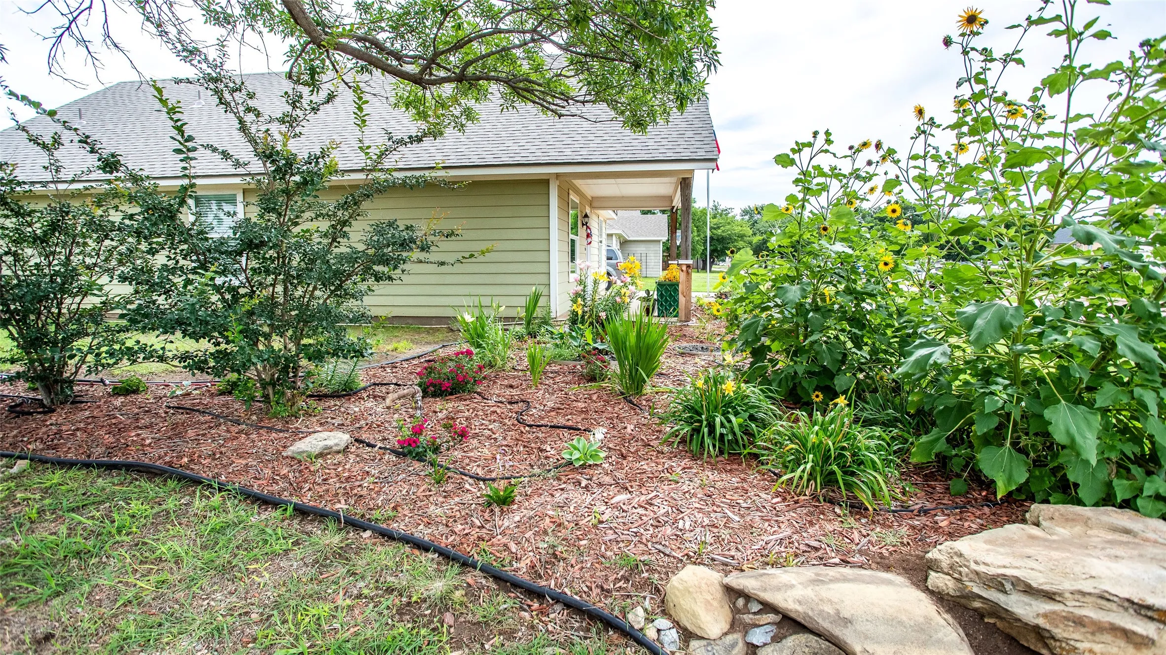 Single Family Residence For Sale in Young County , 206 W Oak, Olney, Texas 76374, 3 Bedroom, 2 Bathroom, Garage spaces, 1,312 Sqft, built in 2020, mls#21287968, Real Estate Agent in Olney, Homes For Sale in Young county, Homes For Sale in Olney, Realtor in Olney Texas, Real Estate Brokerage Independent Realty Texas, Luminita Cordes Realtor