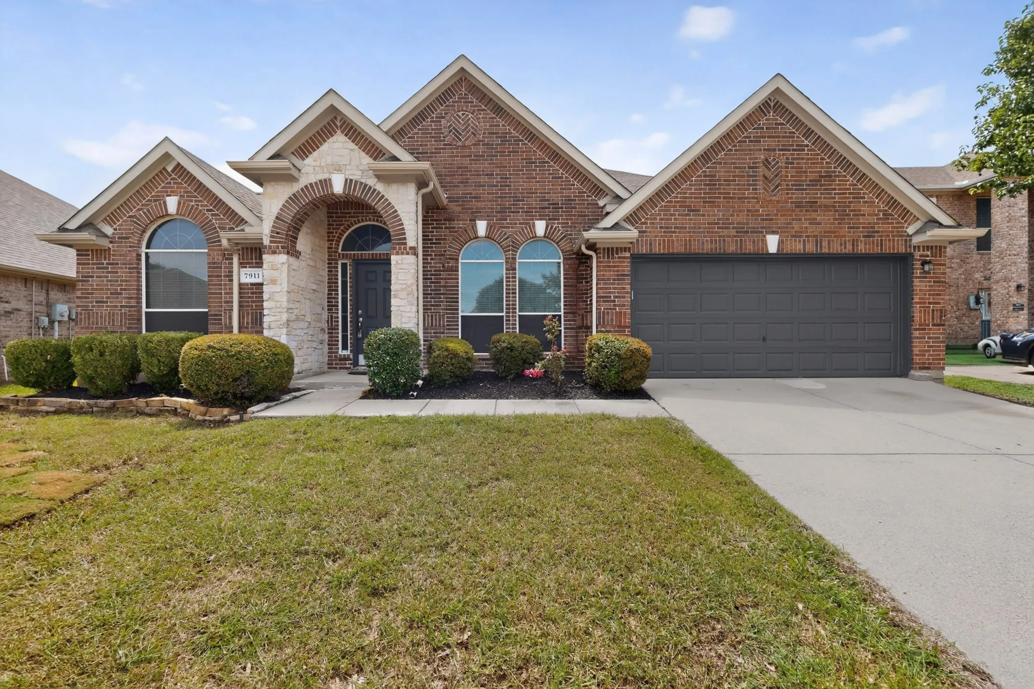 Single Family Residence For Sale in Tarrant County , 7911 Decoy Drive, Arlington, Texas 76002, 4 Bedroom, 2 Bathroom, 2 Garage spaces, 2,355 Sqft, built in 2004, mls#21280837, Real Estate Agent in Arlington, Homes For Sale in Tarrant county, Homes For Sale in Arlington, Realtor in Arlington Texas, Real Estate Brokerage Independent Realty Texas, Luminita Cordes Realtor