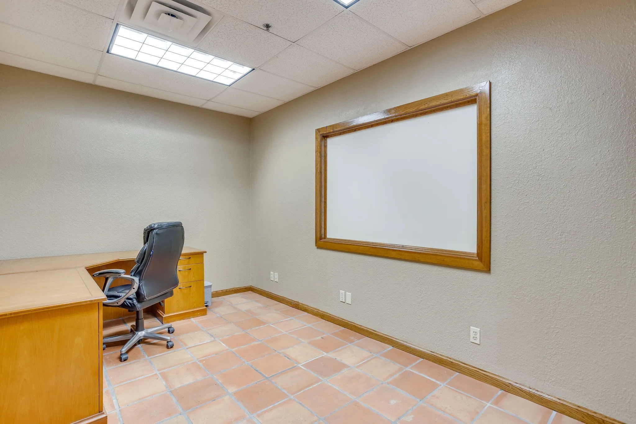 Office For Rent in Tarrant County , 3500 Noble Avenue, Fort Worth, Texas 76111, 0, 0, Garage spaces, 0 Sqft, built in 1985, Price $18, mls#21287978, Real Estate Agent in Fort Worth, Homes For Rent in Tarrant county, Homes For Rent in Fort Worth, Realtor in Fort Worth Texas, Real Estate Brokerage Independent Realty Texas, Luminita Cordes Realtor