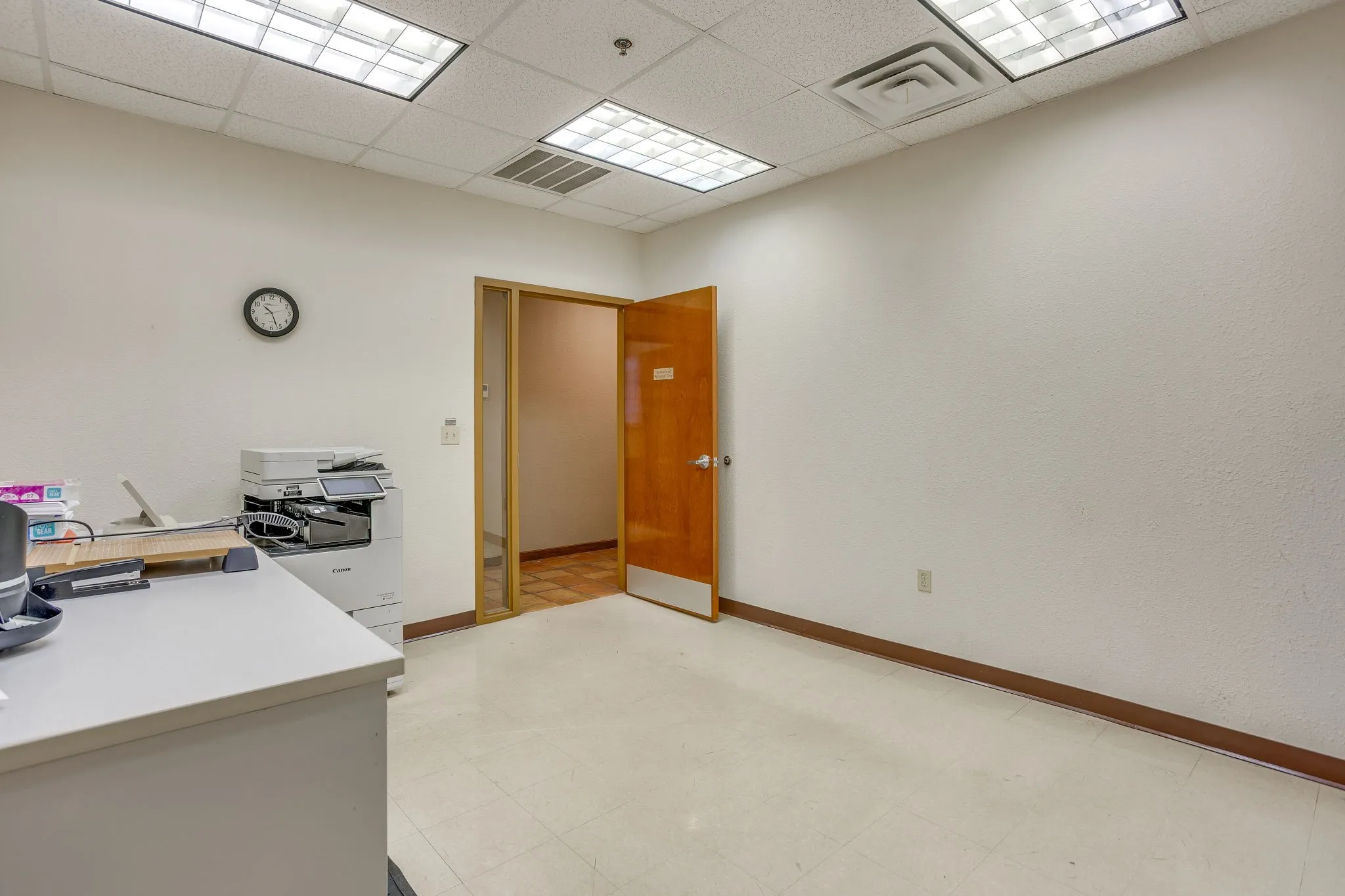 Office For Rent in Tarrant County , 3500 Noble Avenue, Fort Worth, Texas 76111, 0, 0, Garage spaces, 0 Sqft, built in 1985, Price $18, mls#21287978, Real Estate Agent in Fort Worth, Homes For Rent in Tarrant county, Homes For Rent in Fort Worth, Realtor in Fort Worth Texas, Real Estate Brokerage Independent Realty Texas, Luminita Cordes Realtor
