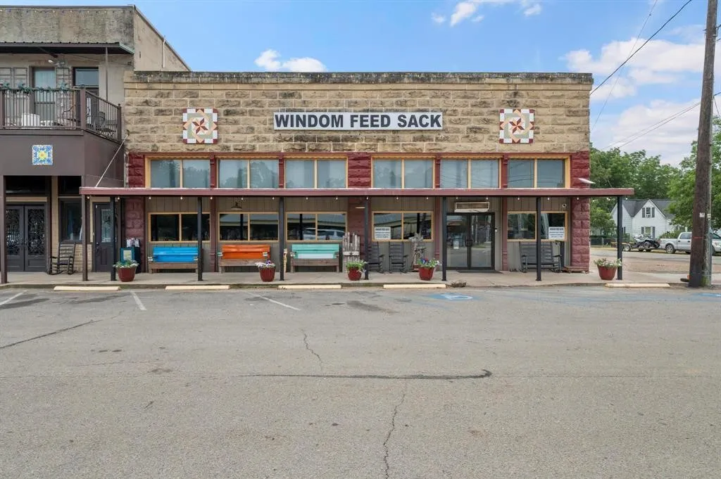Business For Sale in Fannin County , 412 & 414 Main Street, Windom, Texas 75492, 0, 0, Garage spaces, 8,260 Sqft, built in 1918, mls#21286605, Real Estate Agent in Windom, Homes For Sale in Fannin county, Homes For Sale in Windom, Realtor in Windom Texas, Real Estate Brokerage Independent Realty Texas, Luminita Cordes Realtor
