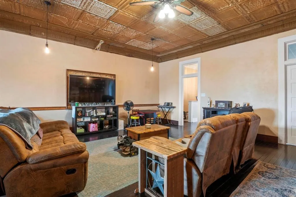 Business For Sale in Fannin County , 412 & 414 Main Street, Windom, Texas 75492, 0, 0, Garage spaces, 8,260 Sqft, built in 1918, mls#21286605, Real Estate Agent in Windom, Homes For Sale in Fannin county, Homes For Sale in Windom, Realtor in Windom Texas, Real Estate Brokerage Independent Realty Texas, Luminita Cordes Realtor