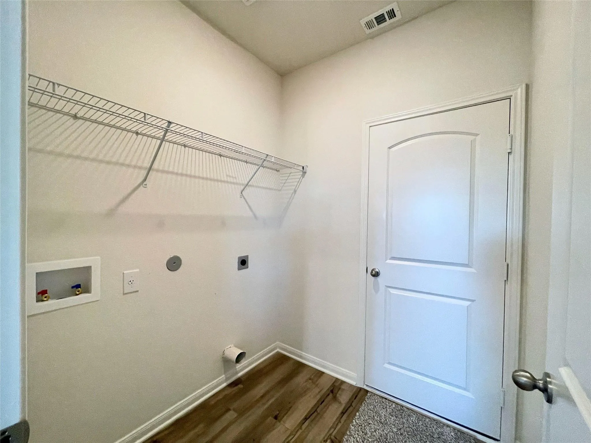 Single Family Residence For Sale in Dallas County , 1946 Canterbury Drive, Seagoville, Texas 75159, 4 Bedroom, 3 Bathroom, 2 Garage spaces, 2,209 Sqft, built in 2021, Price $304,000, mls#21287984, Real Estate Agent in Seagoville, Homes For Sale in Dallas county, Homes For Sale in Seagoville, Realtor in Seagoville Texas, Real Estate Brokerage Independent Realty Texas, Luminita Cordes Realtor