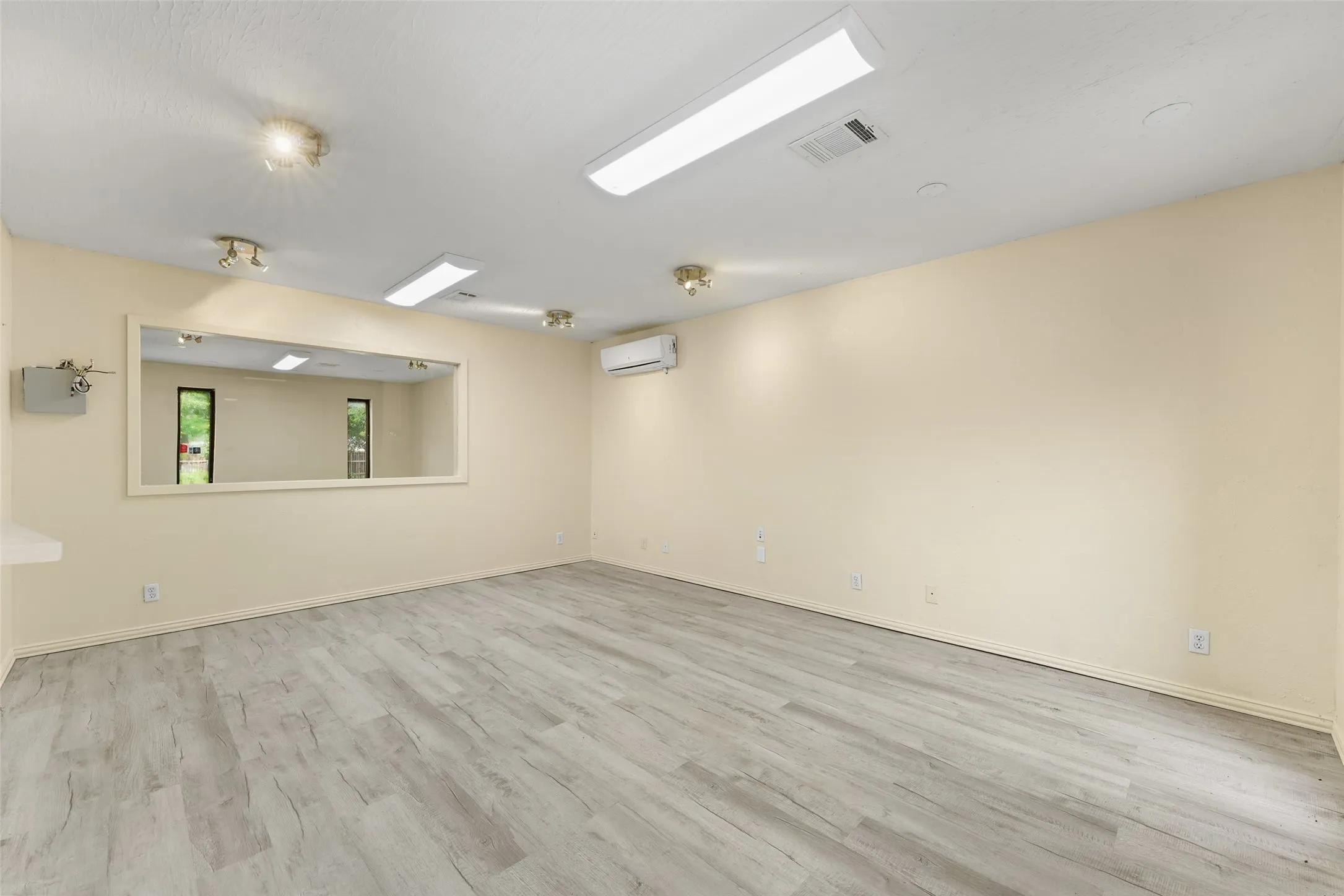 Business For Sale in Dallas County , 200 Cypress, Seagoville, Texas 75159, 0, 0, Garage spaces, 0 Sqft, built in 1960, Price $799,999, mls#21288007, Real Estate Agent in Seagoville, Homes For Sale in Dallas county, Homes For Sale in Seagoville, Realtor in Seagoville Texas, Real Estate Brokerage Independent Realty Texas, Luminita Cordes Realtor