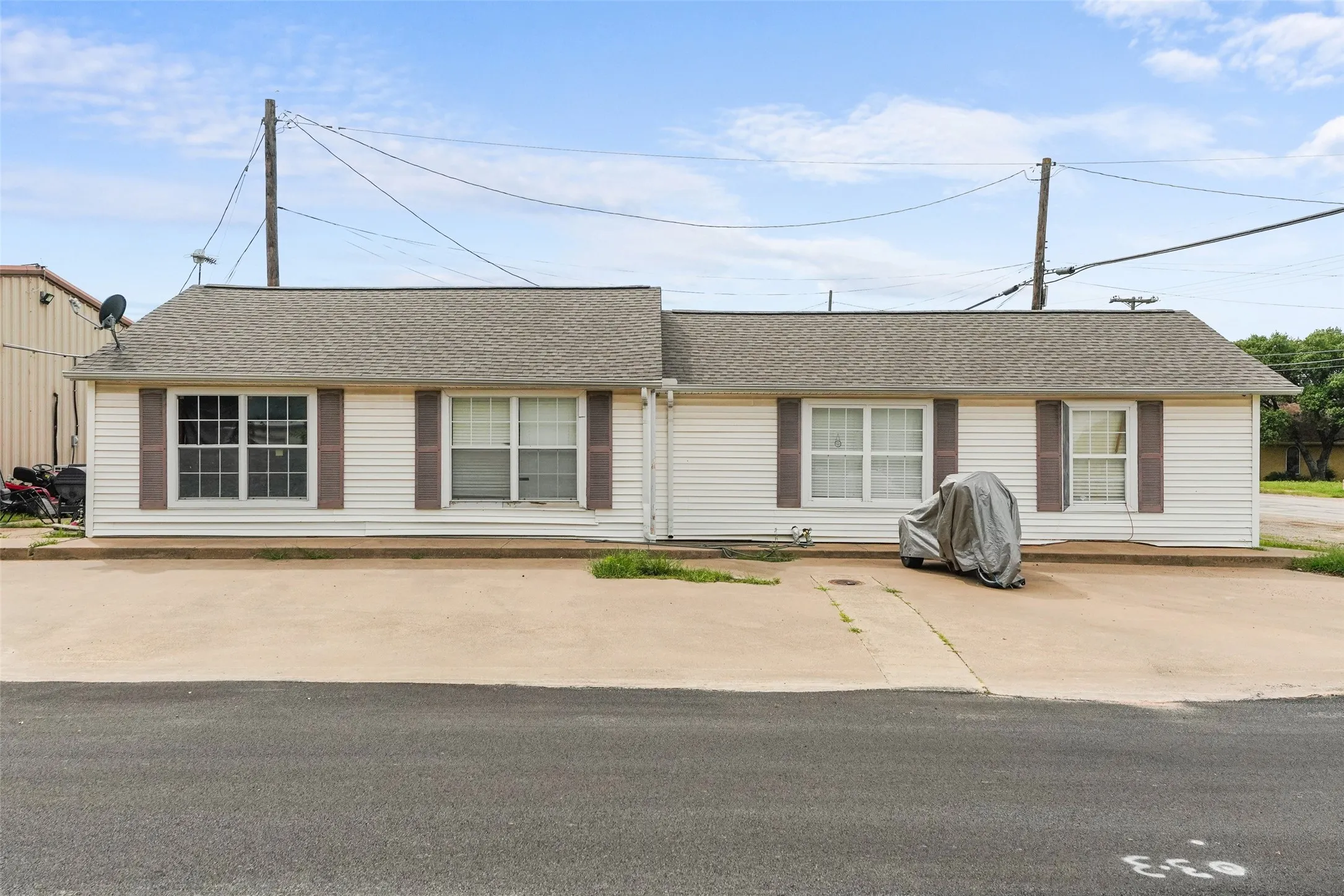 Business For Sale in Dallas County , 200 Cypress, Seagoville, Texas 75159, 0, 0, Garage spaces, 0 Sqft, built in 1960, Price $799,999, mls#21288007, Real Estate Agent in Seagoville, Homes For Sale in Dallas county, Homes For Sale in Seagoville, Realtor in Seagoville Texas, Real Estate Brokerage Independent Realty Texas, Luminita Cordes Realtor