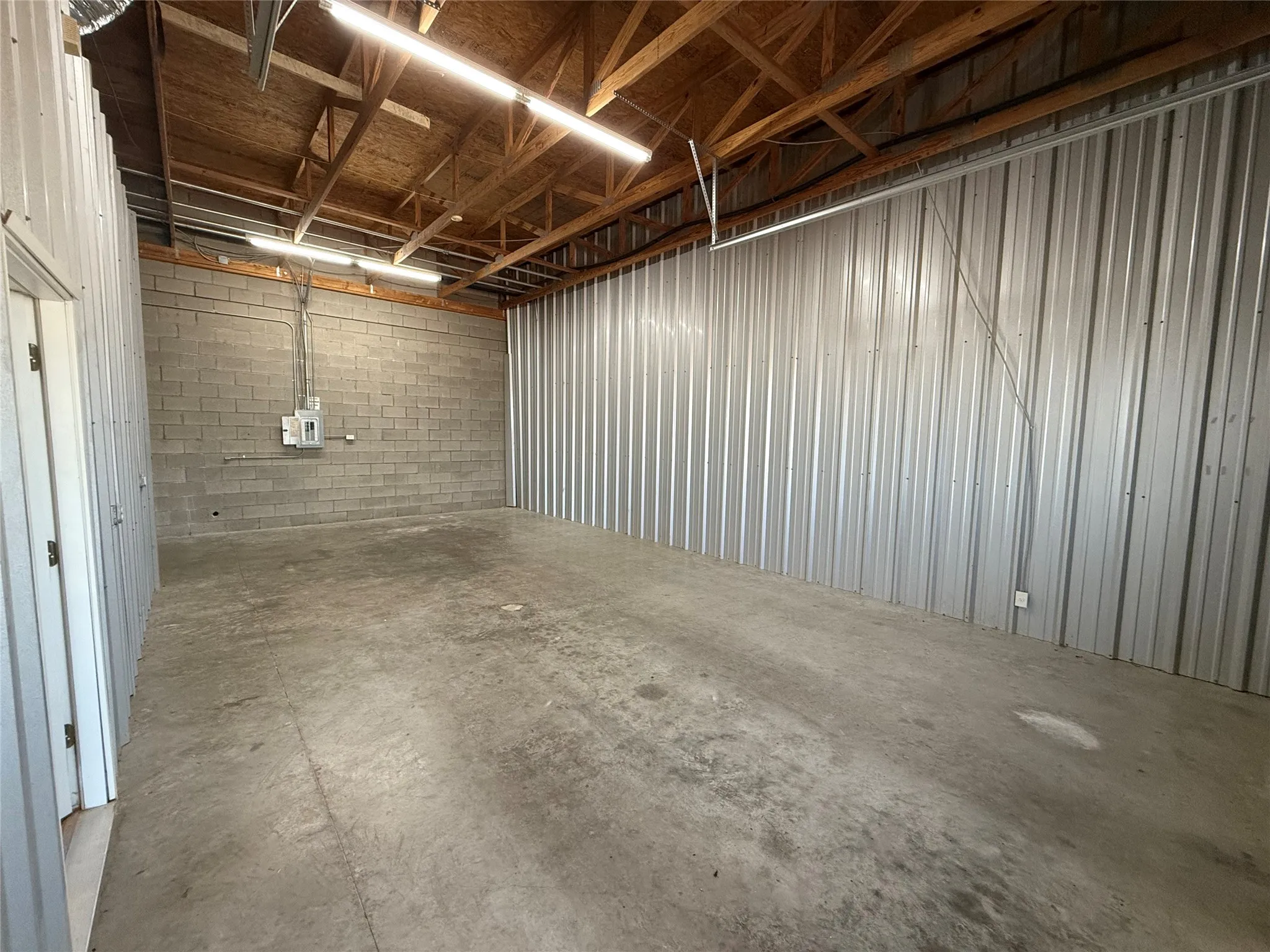 Industrial For Rent in Tarrant County , 6450 Appian Way, Fort Worth, Texas 76135, 0, 0, Garage spaces, 0 Sqft, built in 2011, Price $1,550, mls#21287992, Real Estate Agent in Fort Worth, Homes For Rent in Tarrant county, Homes For Rent in Fort Worth, Realtor in Fort Worth Texas, Real Estate Brokerage Independent Realty Texas, Luminita Cordes Realtor