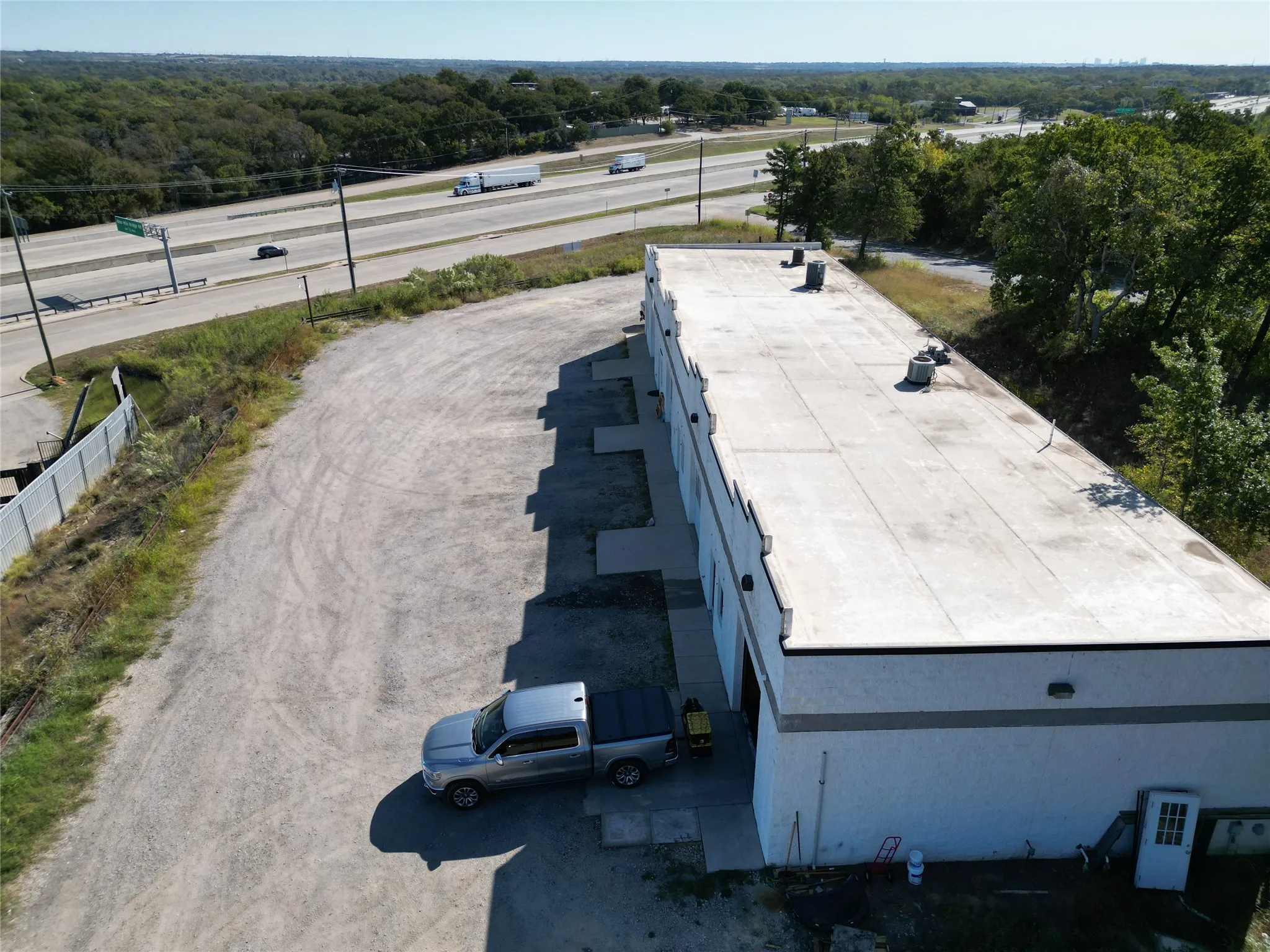 Commercial building with a flat roof and multiple units