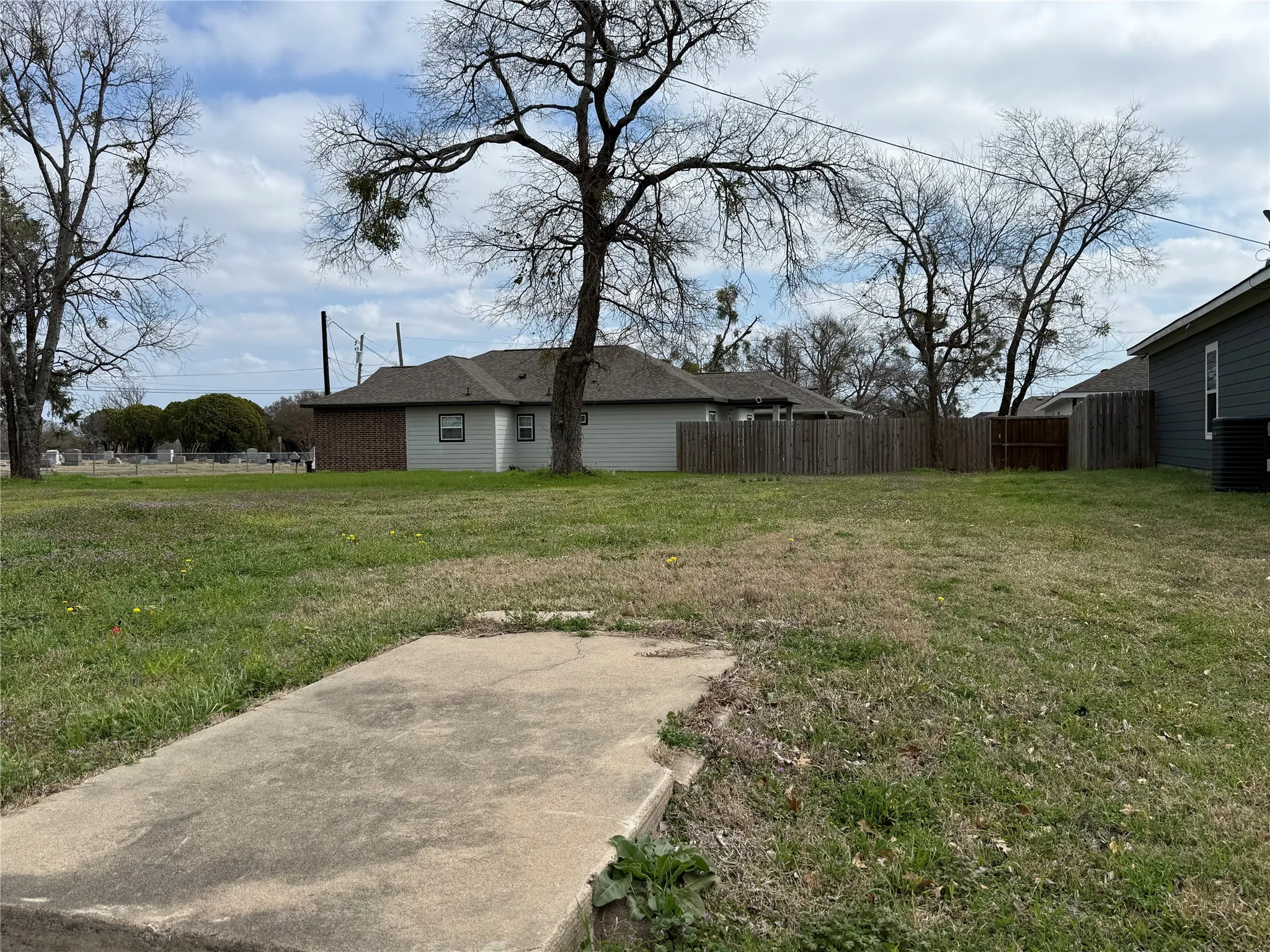Unimproved Land For Sale in Hunt County , 3307 Travis Street, Greenville, Texas 75401, 0, 0, Garage spaces, 0 Sqft, built in 0, mls#21288010, Real Estate Agent in Greenville, Homes For Sale in Hunt county, Homes For Sale in Greenville, Realtor in Greenville Texas, Real Estate Brokerage Independent Realty Texas, Luminita Cordes Realtor
