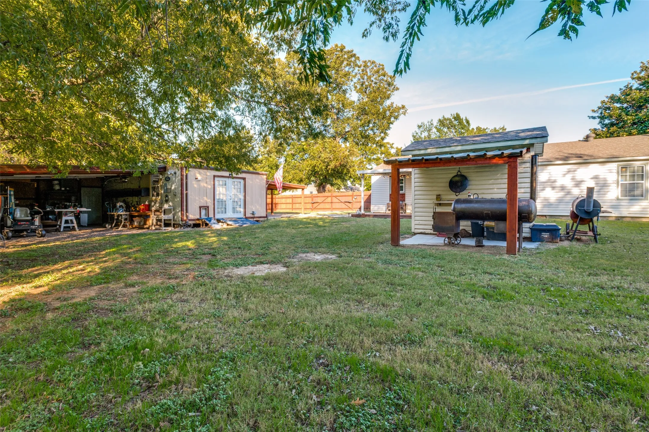 Single Family Residence For Sale in Tarrant County , 2601 Murphy Drive, Bedford, Texas 76021, 3 Bedroom, 1 Bathroom, Garage spaces, 1,390 Sqft, built in 1952, mls#21287050, Real Estate Agent in Bedford, Homes For Sale in Tarrant county, Homes For Sale in Bedford, Realtor in Bedford Texas, Real Estate Brokerage Independent Realty Texas, Luminita Cordes Realtor