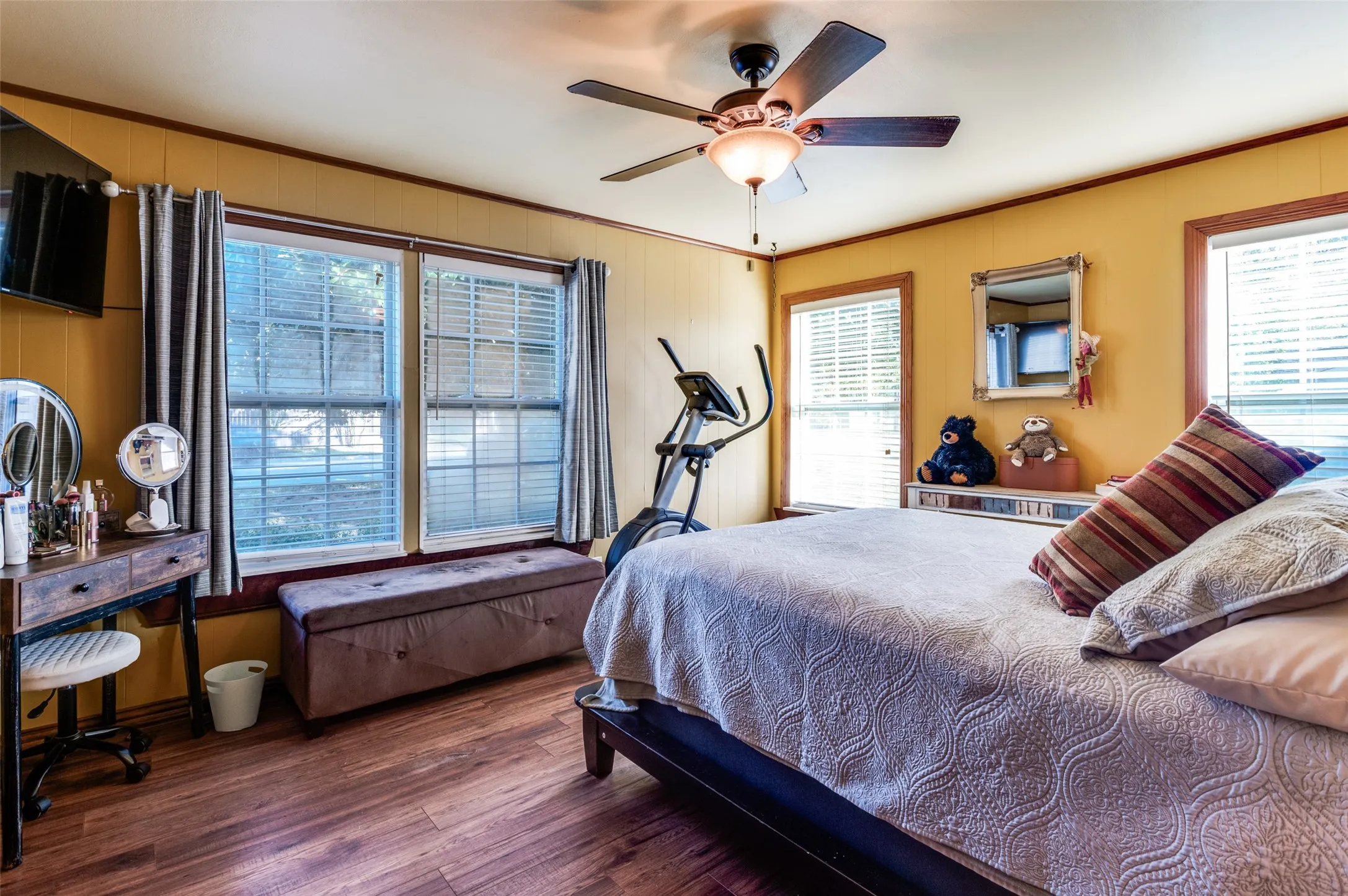 Single Family Residence For Sale in Tarrant County , 2601 Murphy Drive, Bedford, Texas 76021, 3 Bedroom, 1 Bathroom, Garage spaces, 1,390 Sqft, built in 1952, mls#21287050, Real Estate Agent in Bedford, Homes For Sale in Tarrant county, Homes For Sale in Bedford, Realtor in Bedford Texas, Real Estate Brokerage Independent Realty Texas, Luminita Cordes Realtor
