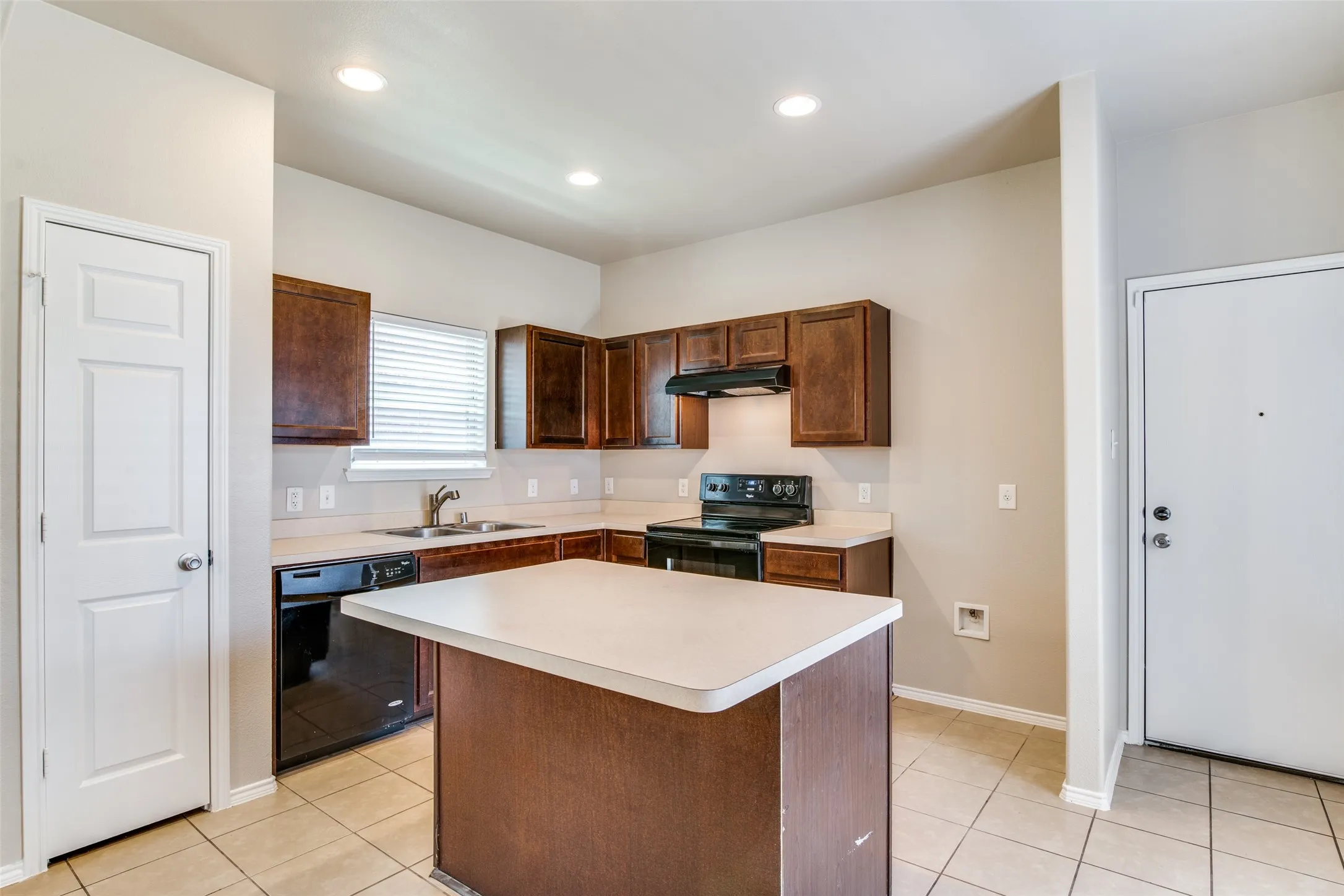 Single Family Residence For Rent in Hunt County , 1229 Land Oak Road, Royse City, Texas 75189, 4 Bedroom, 3 Bathroom, 2 Garage spaces, 1,893 Sqft, built in 2014, mls#21288036, Real Estate Agent in Royse City, Homes For Rent in Hunt county, Homes For Rent in Royse City, Realtor in Royse City Texas, Real Estate Brokerage Independent Realty Texas, Luminita Cordes Realtor