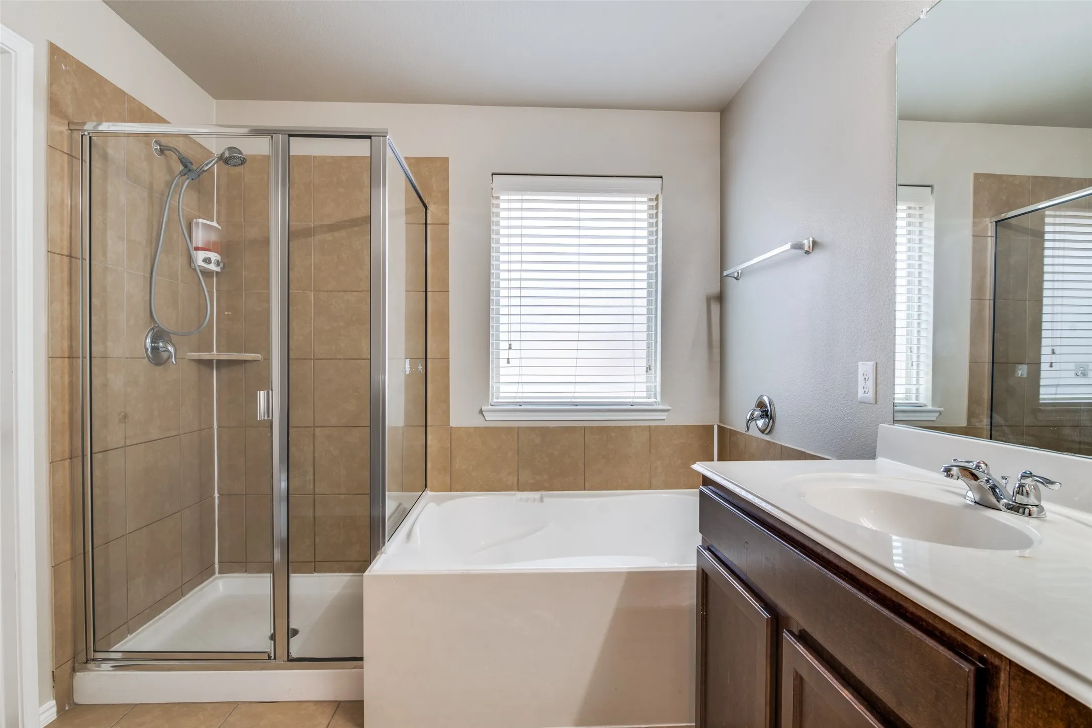Single Family Residence For Rent in Hunt County , 1229 Land Oak Road, Royse City, Texas 75189, 4 Bedroom, 3 Bathroom, 2 Garage spaces, 1,893 Sqft, built in 2014, mls#21288036, Real Estate Agent in Royse City, Homes For Rent in Hunt county, Homes For Rent in Royse City, Realtor in Royse City Texas, Real Estate Brokerage Independent Realty Texas, Luminita Cordes Realtor