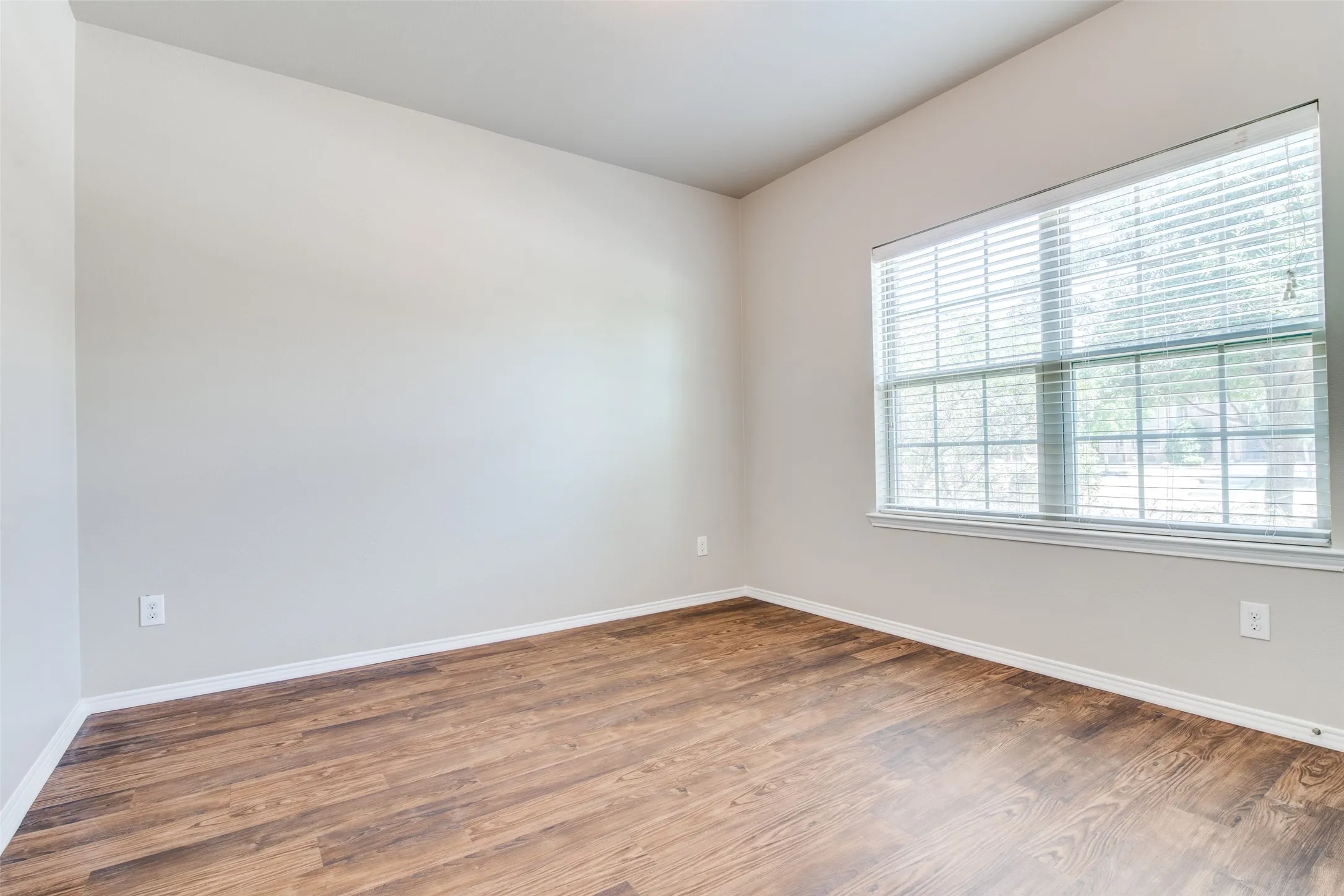 Single Family Residence For Rent in Hunt County , 1229 Land Oak Road, Royse City, Texas 75189, 4 Bedroom, 3 Bathroom, 2 Garage spaces, 1,893 Sqft, built in 2014, mls#21288036, Real Estate Agent in Royse City, Homes For Rent in Hunt county, Homes For Rent in Royse City, Realtor in Royse City Texas, Real Estate Brokerage Independent Realty Texas, Luminita Cordes Realtor