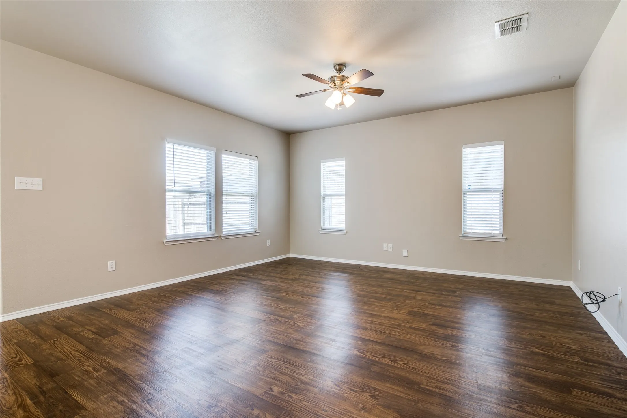 Single Family Residence For Rent in Hunt County , 1229 Land Oak Road, Royse City, Texas 75189, 4 Bedroom, 3 Bathroom, 2 Garage spaces, 1,893 Sqft, built in 2014, mls#21288036, Real Estate Agent in Royse City, Homes For Rent in Hunt county, Homes For Rent in Royse City, Realtor in Royse City Texas, Real Estate Brokerage Independent Realty Texas, Luminita Cordes Realtor