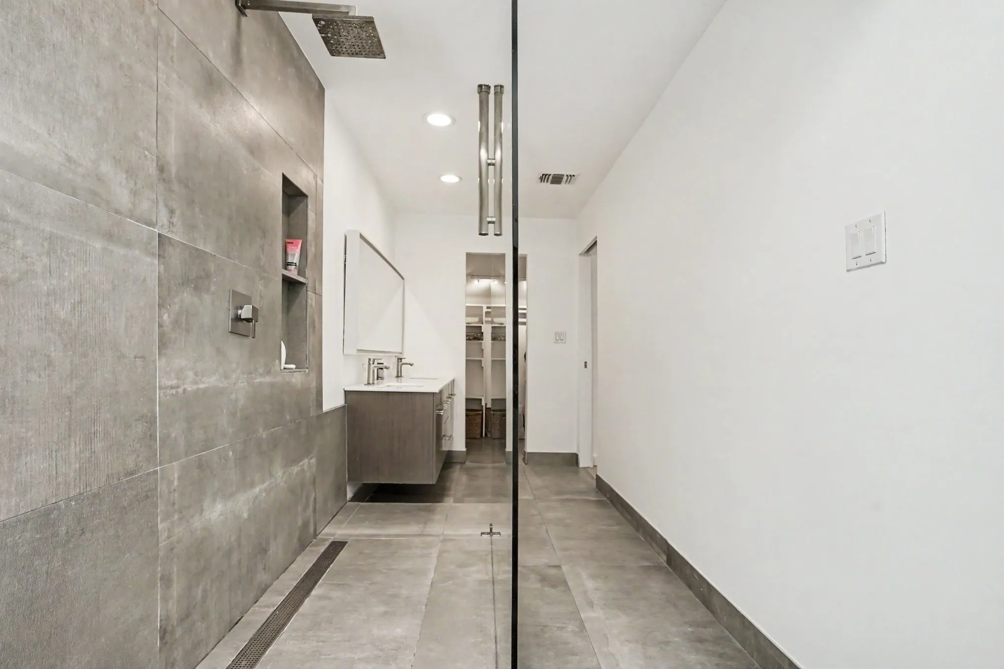 Townhouse For Rent in Dallas County , 12368 Montego Plaza, Dallas, Texas 75230, 2 Bedroom, 3 Bathroom, 2 Garage spaces, 2,280 Sqft, built in 1979, mls#21280131, Real Estate Agent in Dallas, Homes For Rent in Dallas county, Homes For Rent in Dallas, Realtor in Dallas Texas, Real Estate Brokerage Independent Realty Texas, Luminita Cordes Realtor