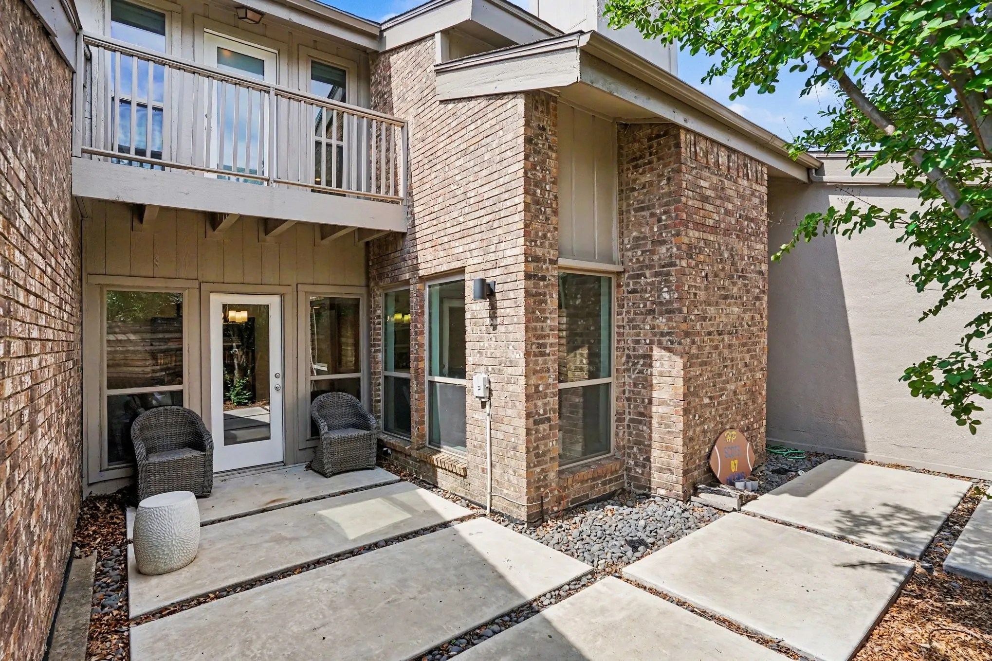 Townhouse For Rent in Dallas County , 12368 Montego Plaza, Dallas, Texas 75230, 2 Bedroom, 3 Bathroom, 2 Garage spaces, 2,280 Sqft, built in 1979, mls#21280131, Real Estate Agent in Dallas, Homes For Rent in Dallas county, Homes For Rent in Dallas, Realtor in Dallas Texas, Real Estate Brokerage Independent Realty Texas, Luminita Cordes Realtor