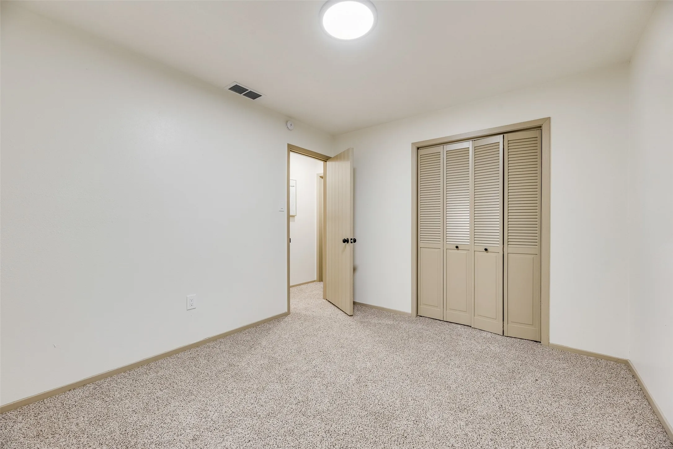 Single Family Residence For Sale in Hunt County , 7680 Private Road 2576, Quinlan, Texas 75474, 3 Bedroom, 3 Bathroom, Garage spaces, 1,656 Sqft, built in 1994, mls#21274988, Real Estate Agent in Quinlan, Homes For Sale in Hunt county, Homes For Sale in Quinlan, Realtor in Quinlan Texas, Real Estate Brokerage Independent Realty Texas, Luminita Cordes Realtor