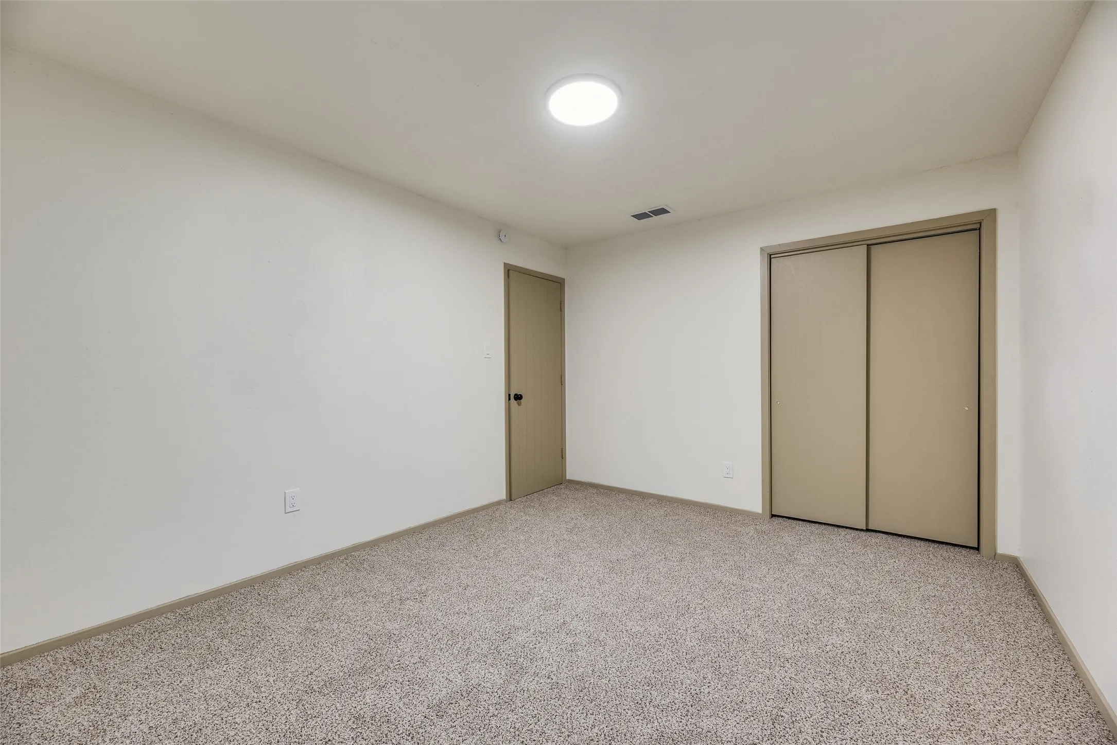 Single Family Residence For Sale in Hunt County , 7680 Private Road 2576, Quinlan, Texas 75474, 3 Bedroom, 3 Bathroom, Garage spaces, 1,656 Sqft, built in 1994, mls#21274988, Real Estate Agent in Quinlan, Homes For Sale in Hunt county, Homes For Sale in Quinlan, Realtor in Quinlan Texas, Real Estate Brokerage Independent Realty Texas, Luminita Cordes Realtor