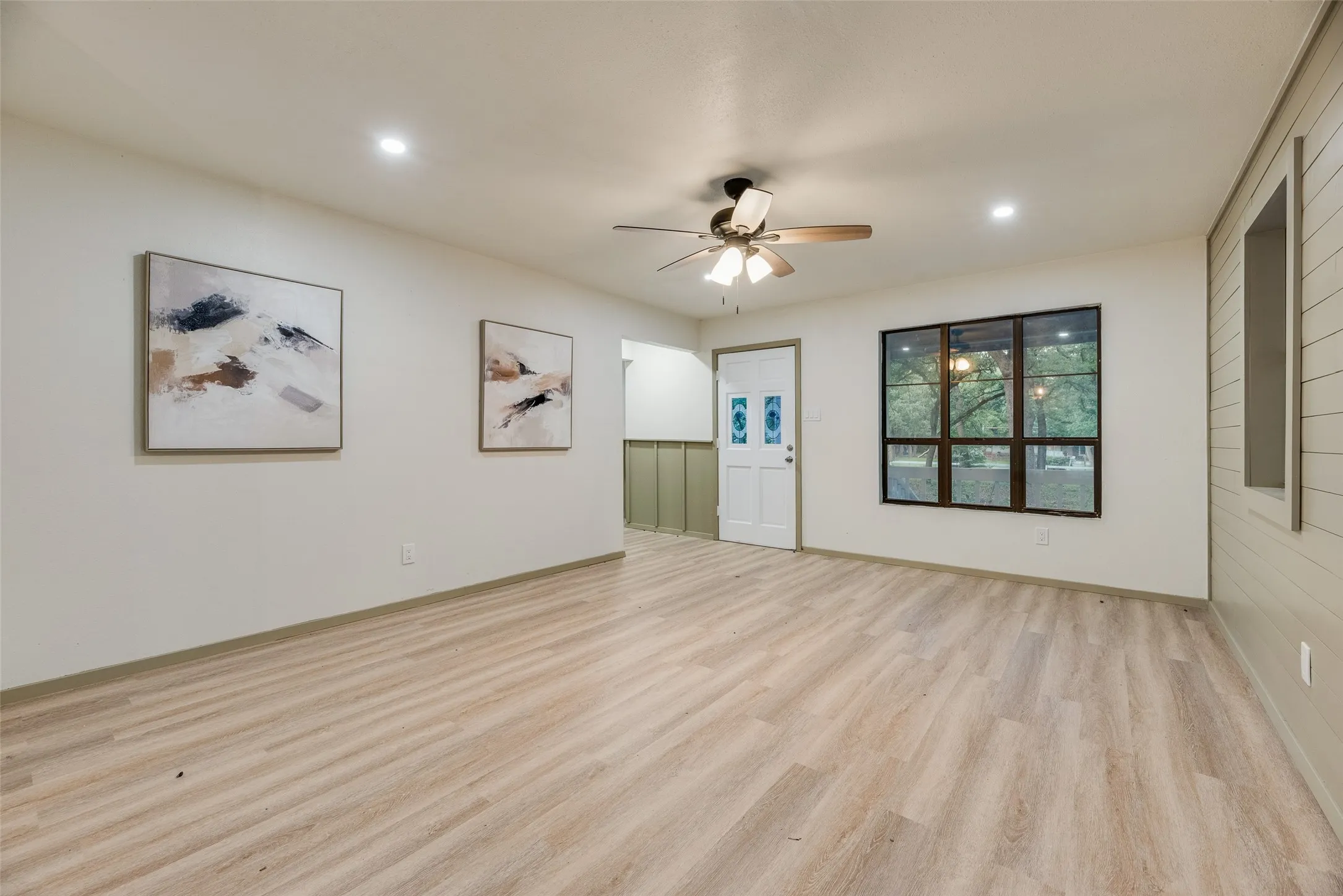 Single Family Residence For Sale in Hunt County , 7680 Private Road 2576, Quinlan, Texas 75474, 3 Bedroom, 3 Bathroom, Garage spaces, 1,656 Sqft, built in 1994, mls#21274988, Real Estate Agent in Quinlan, Homes For Sale in Hunt county, Homes For Sale in Quinlan, Realtor in Quinlan Texas, Real Estate Brokerage Independent Realty Texas, Luminita Cordes Realtor
