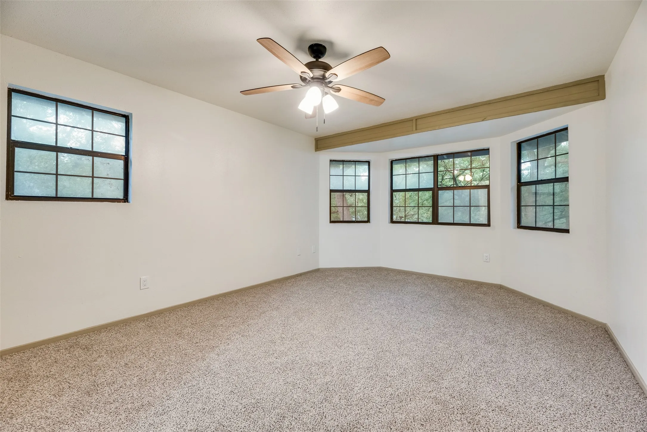 Single Family Residence For Sale in Hunt County , 7680 Private Road 2576, Quinlan, Texas 75474, 3 Bedroom, 3 Bathroom, Garage spaces, 1,656 Sqft, built in 1994, mls#21274988, Real Estate Agent in Quinlan, Homes For Sale in Hunt county, Homes For Sale in Quinlan, Realtor in Quinlan Texas, Real Estate Brokerage Independent Realty Texas, Luminita Cordes Realtor