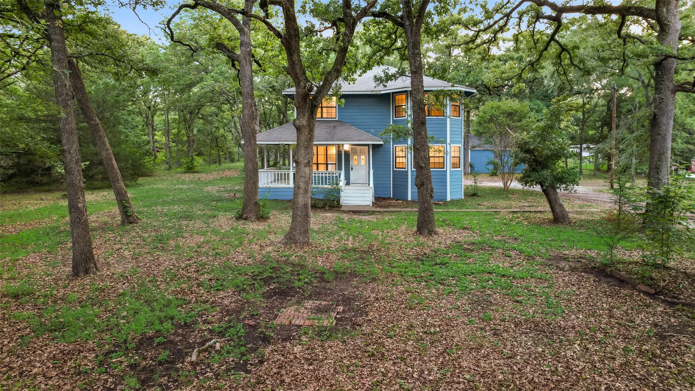 Single Family Residence For Sale in Hunt County , 7680 Private Road 2576, Quinlan, Texas 75474, 3 Bedroom, 3 Bathroom, Garage spaces, 1,656 Sqft, built in 1994, mls#21274988, Real Estate Agent in Quinlan, Homes For Sale in Hunt county, Homes For Sale in Quinlan, Realtor in Quinlan Texas, Real Estate Brokerage Independent Realty Texas, Luminita Cordes Realtor